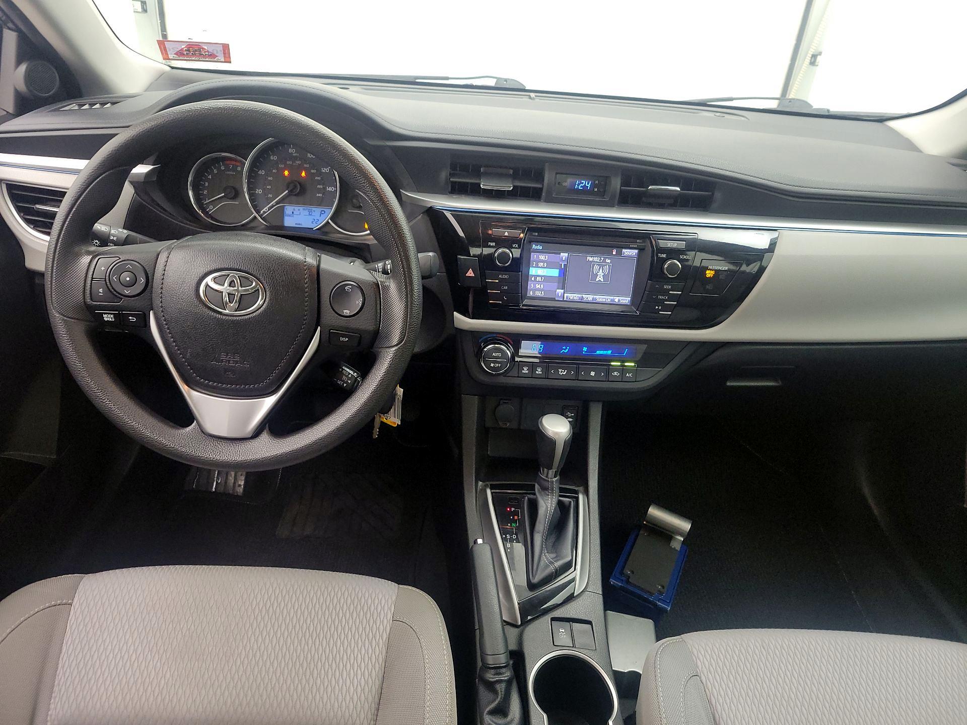 Thumbnail: 2015 Toyota Corolla - 9