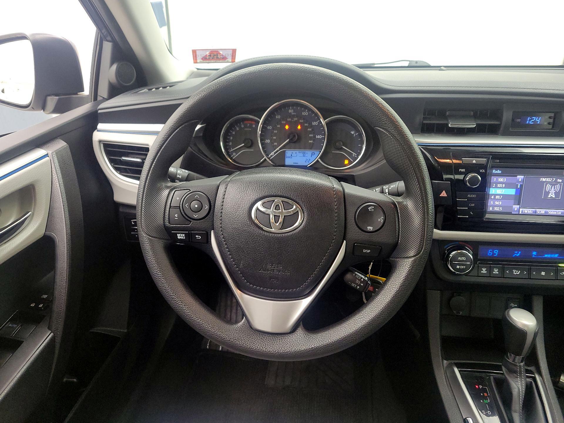 Thumbnail: 2015 Toyota Corolla - 10