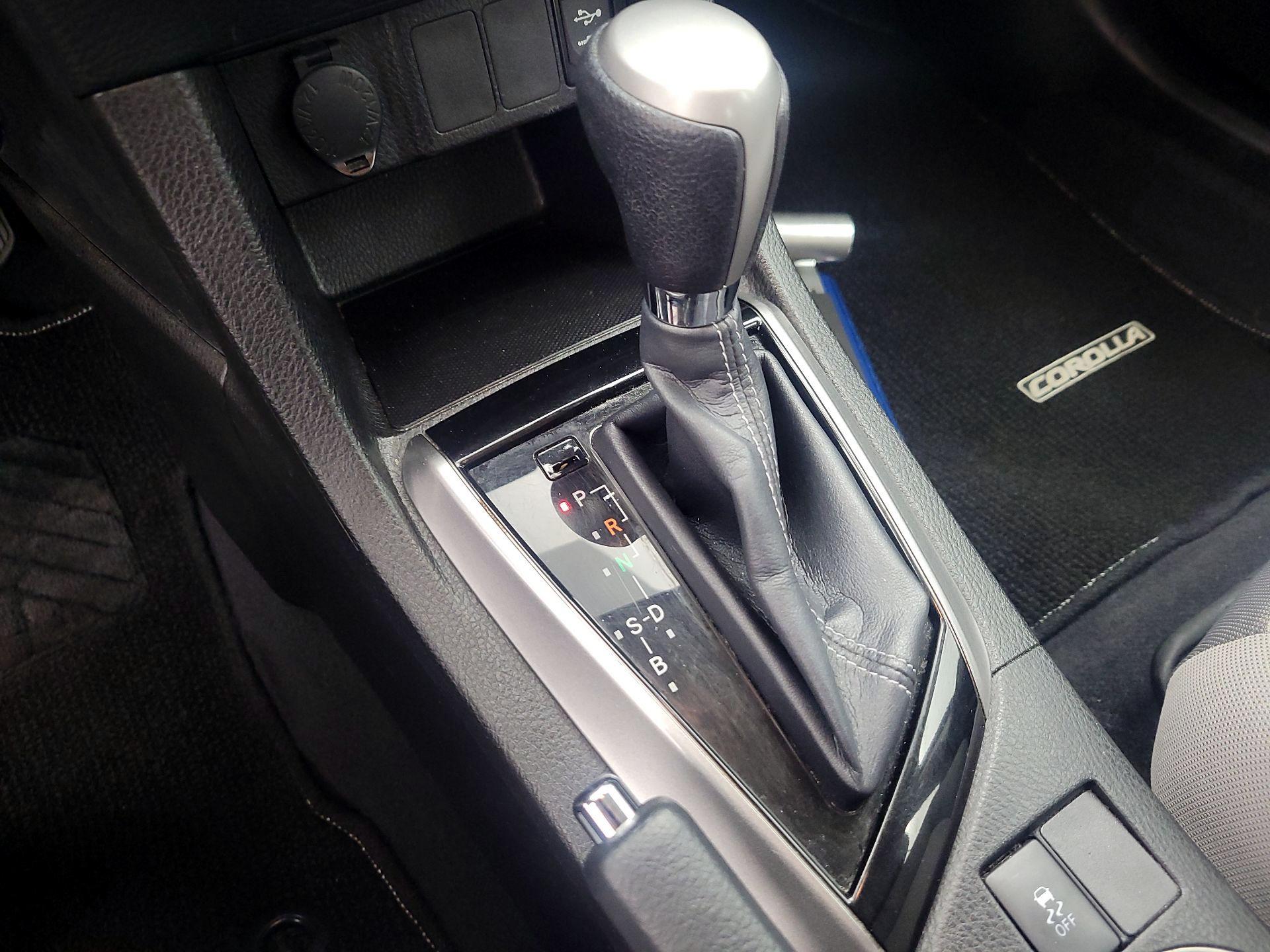 Thumbnail: 2015 Toyota Corolla - 17