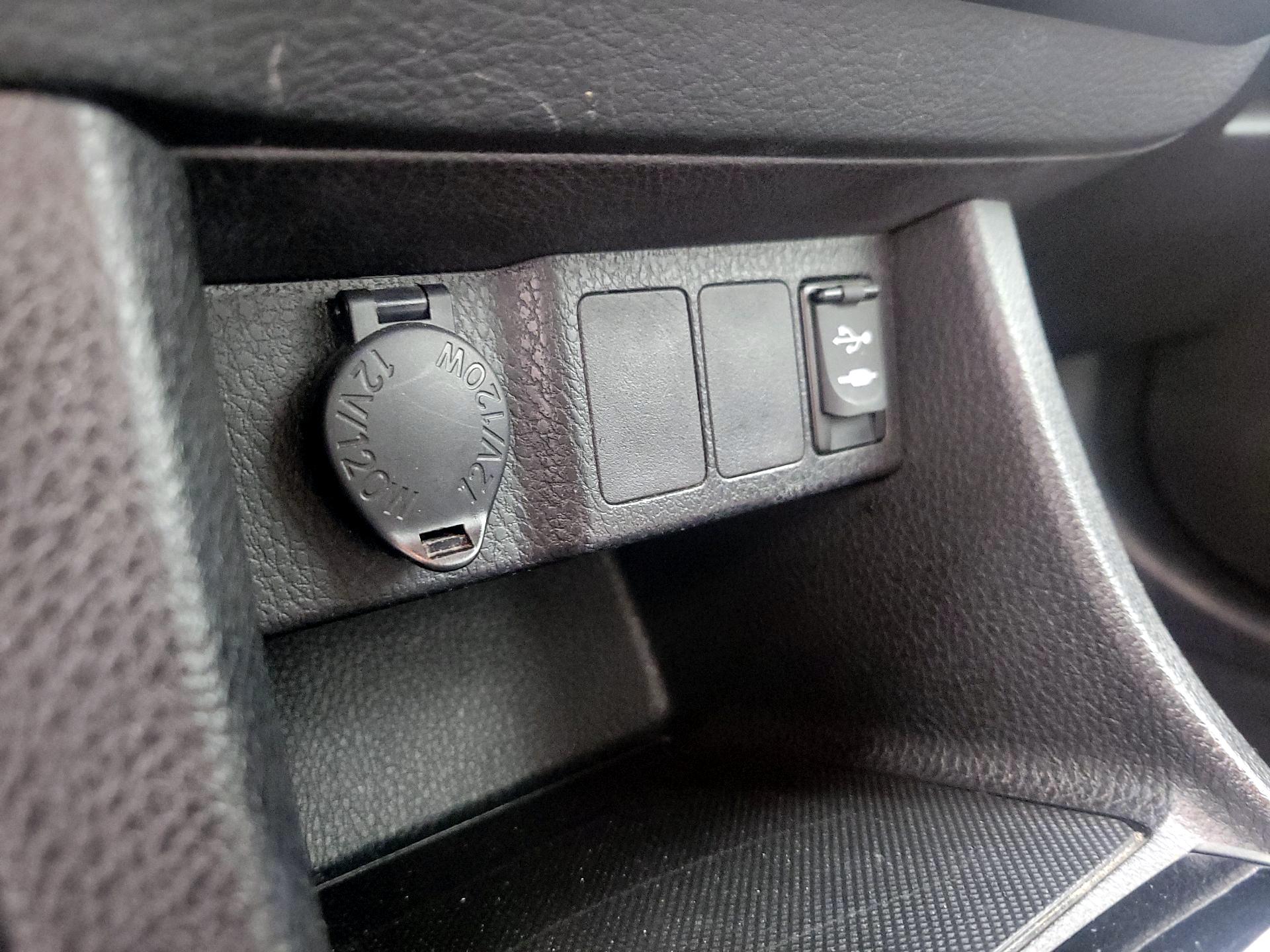 Thumbnail: 2015 Toyota Corolla - 18
