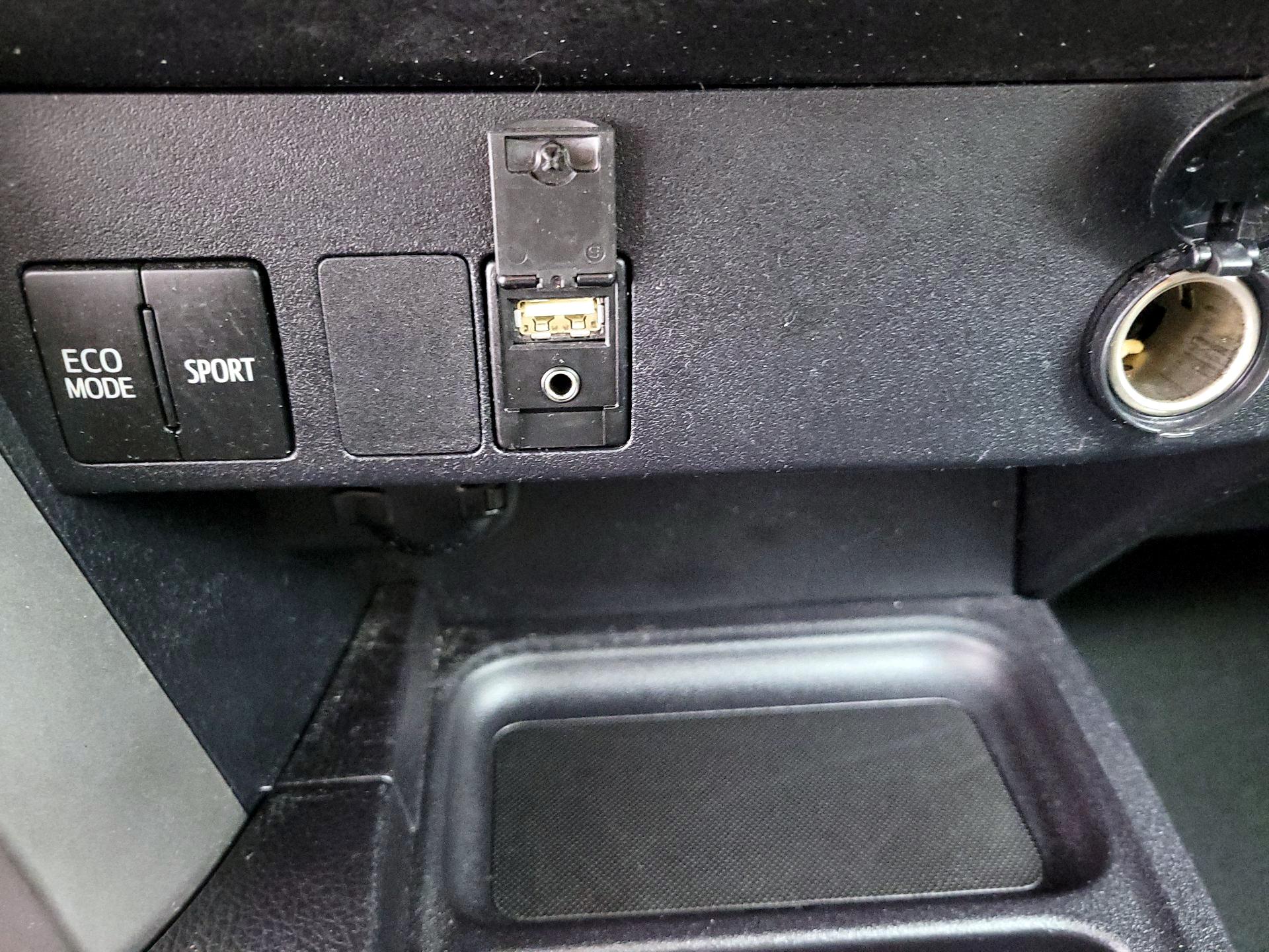 Thumbnail: 2018 Toyota RAV4 - 18