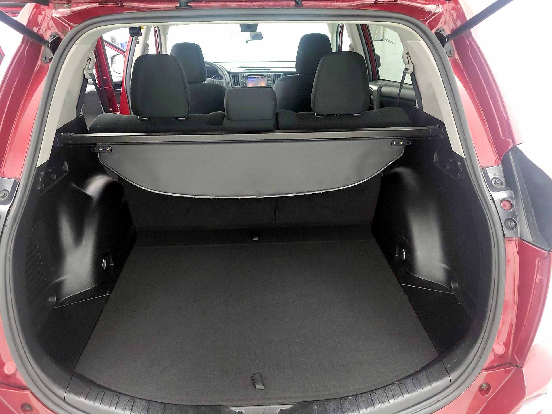 Thumbnail: 2018 Toyota RAV4 - 20