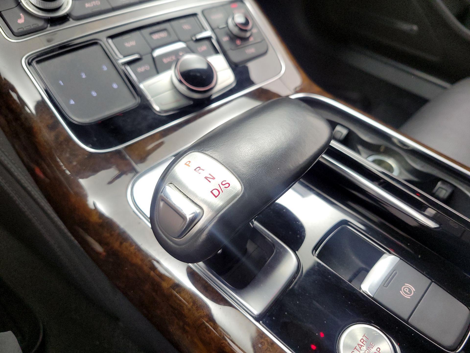 Thumbnail: 2016 Audi A8 - 17