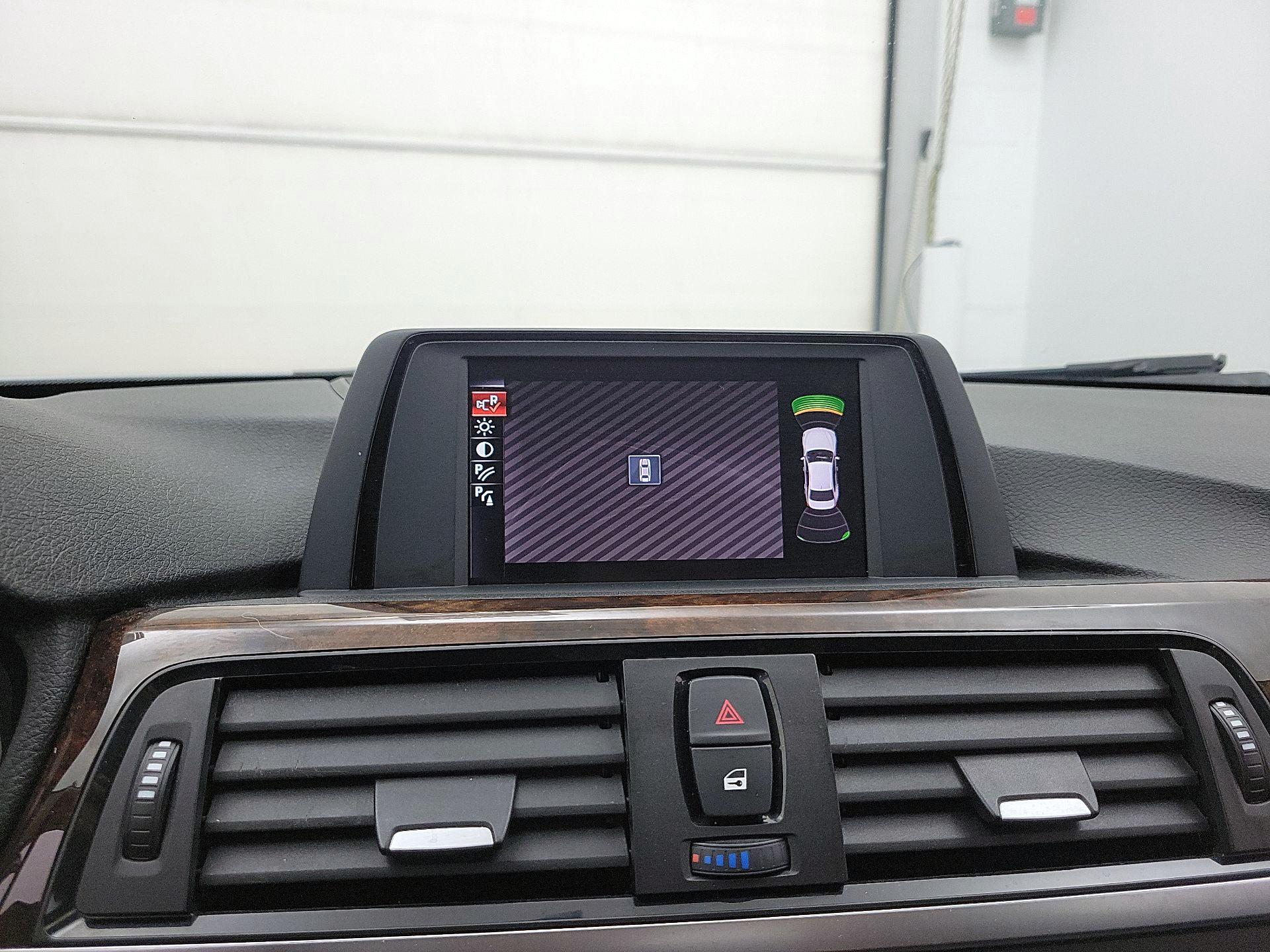 Thumbnail: 2015 BMW 3 Series - 14