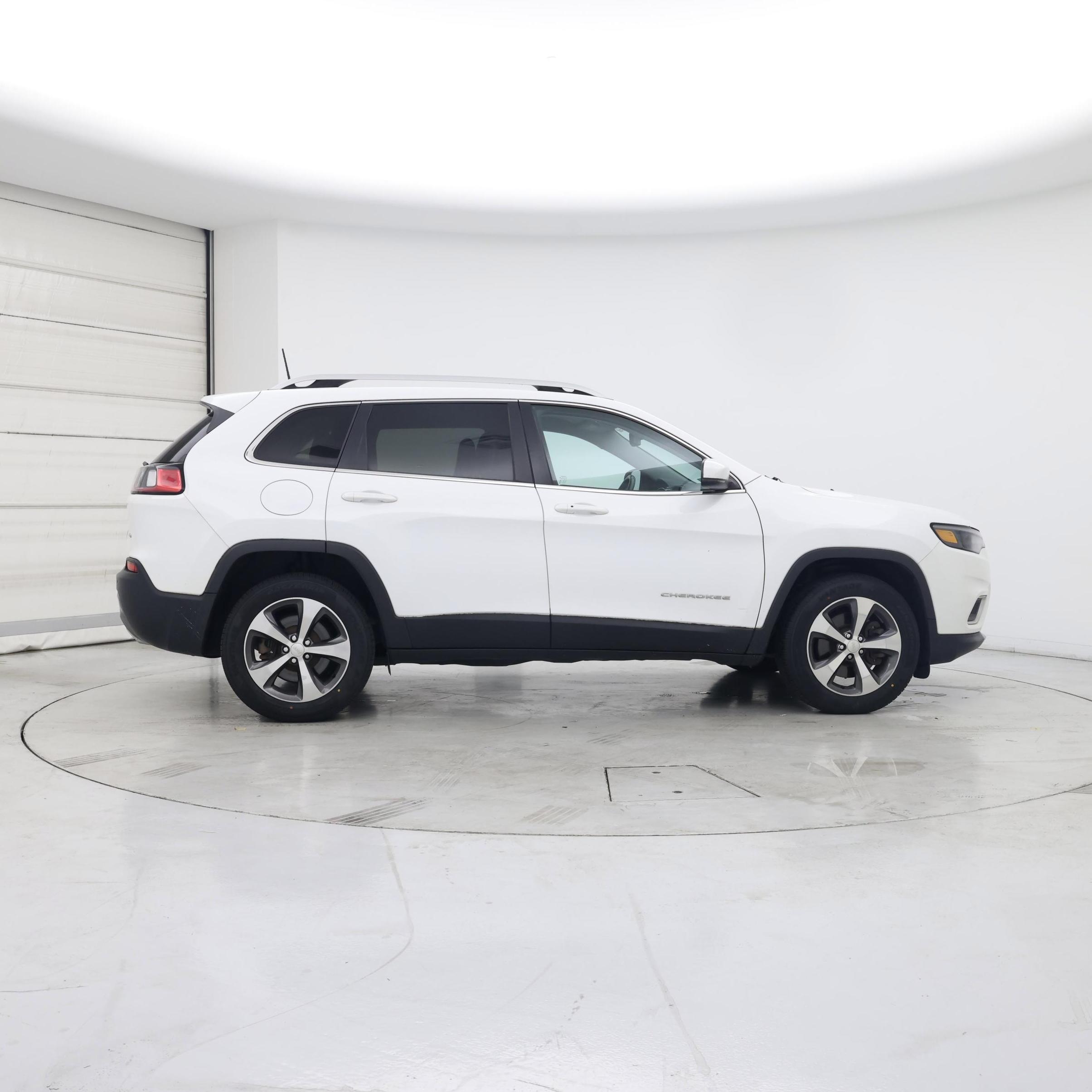 Thumbnail: 2019 Jeep Cherokee - 7