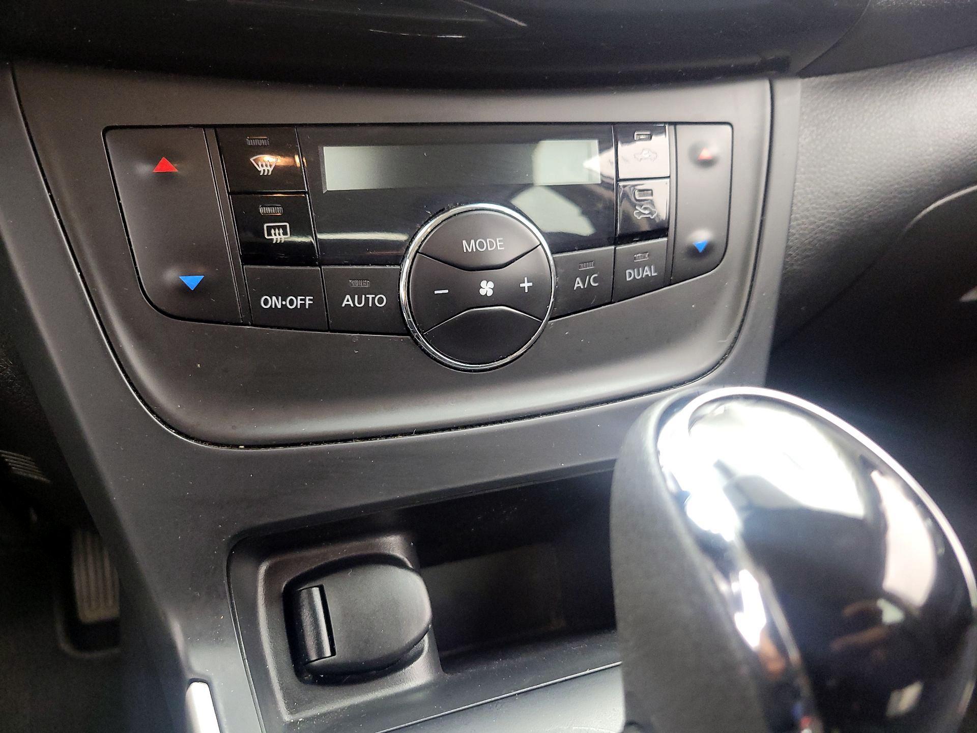 Thumbnail: 2019 Nissan Sentra - 16