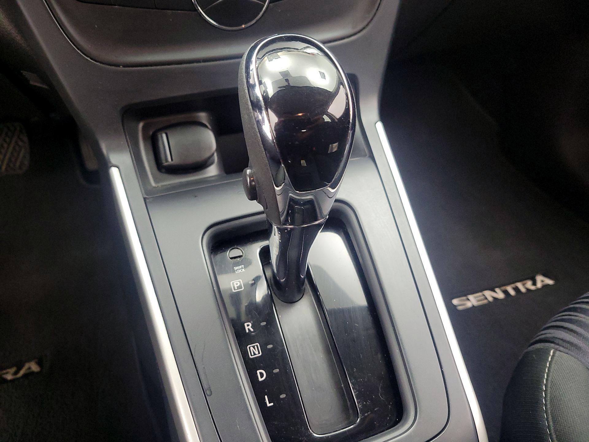 Thumbnail: 2019 Nissan Sentra - 17