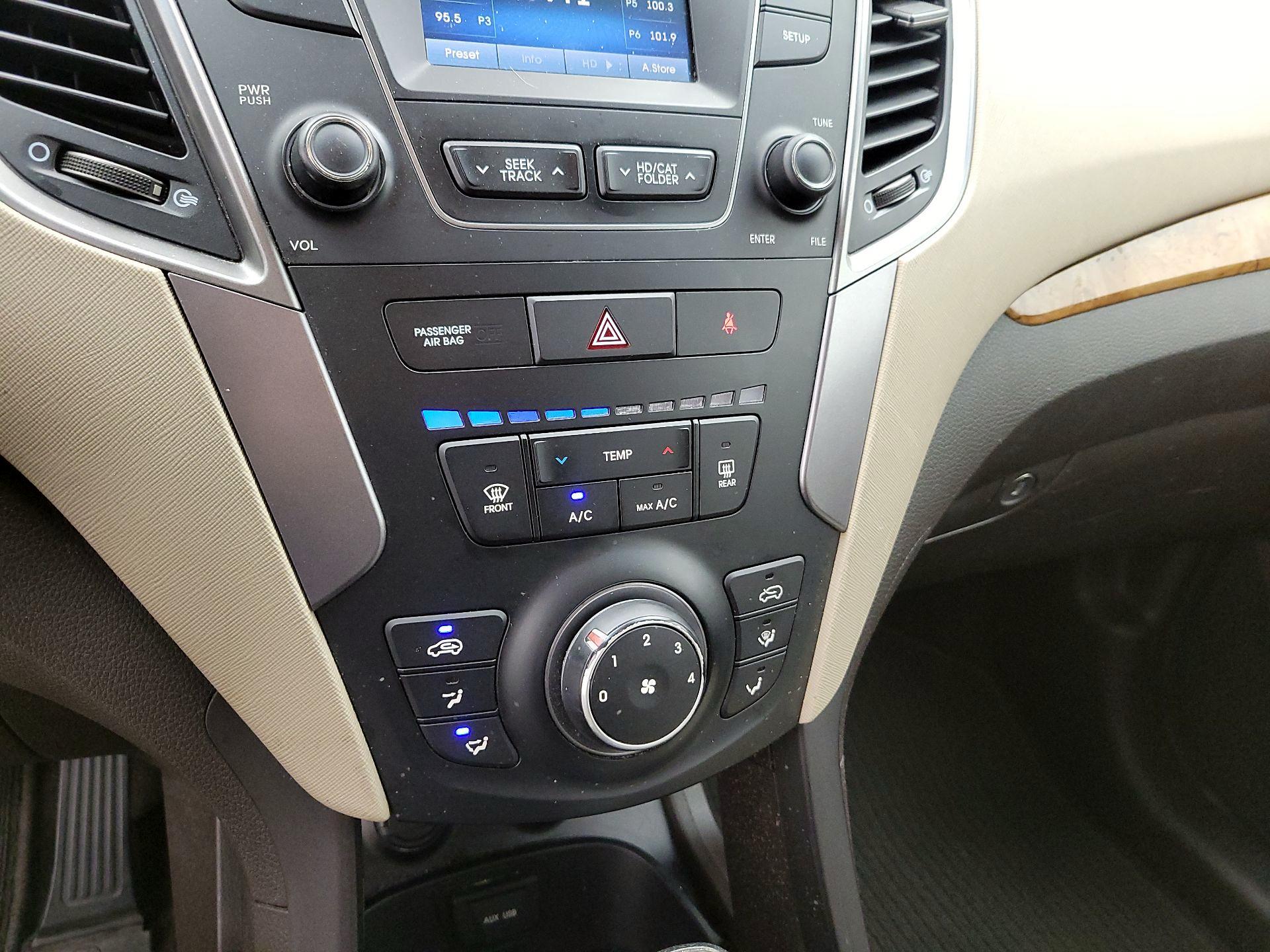Thumbnail: 2015 Hyundai Santa Fe - 16