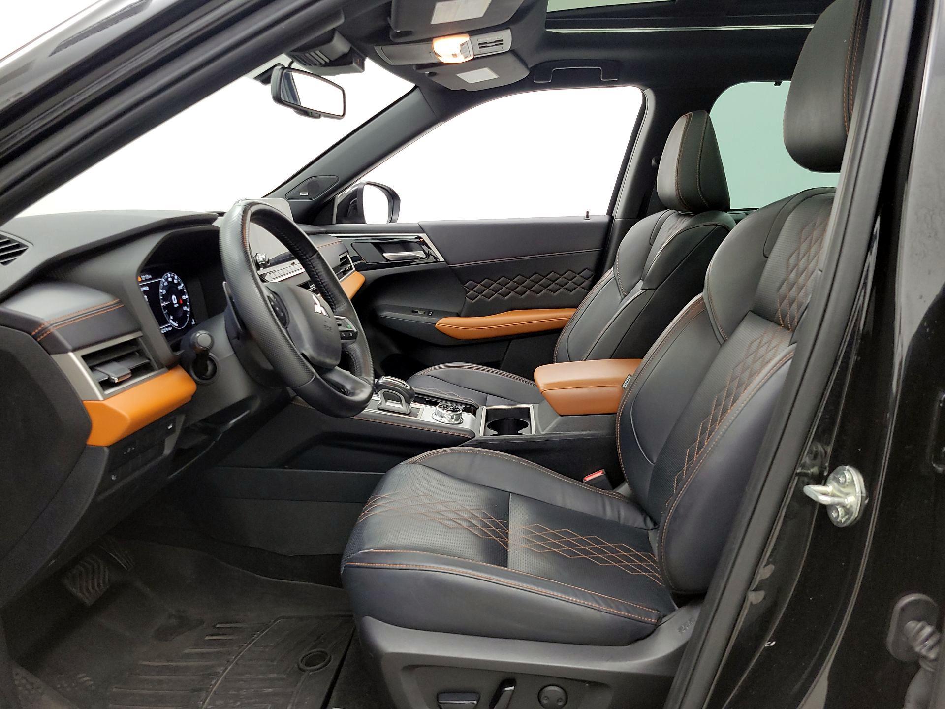 Thumbnail: 2022 Mitsubishi Outlander - 11