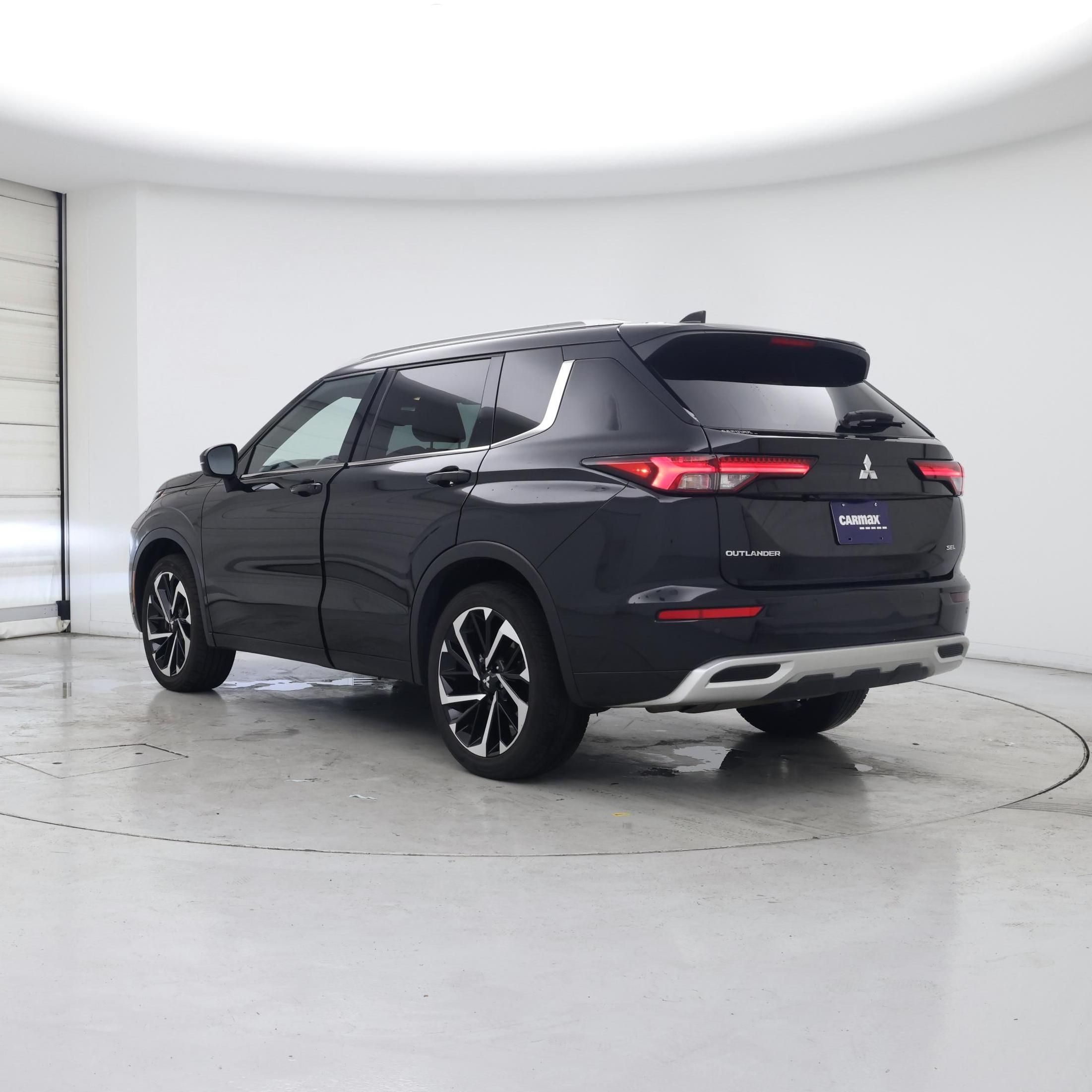 Thumbnail: 2022 Mitsubishi Outlander - 2