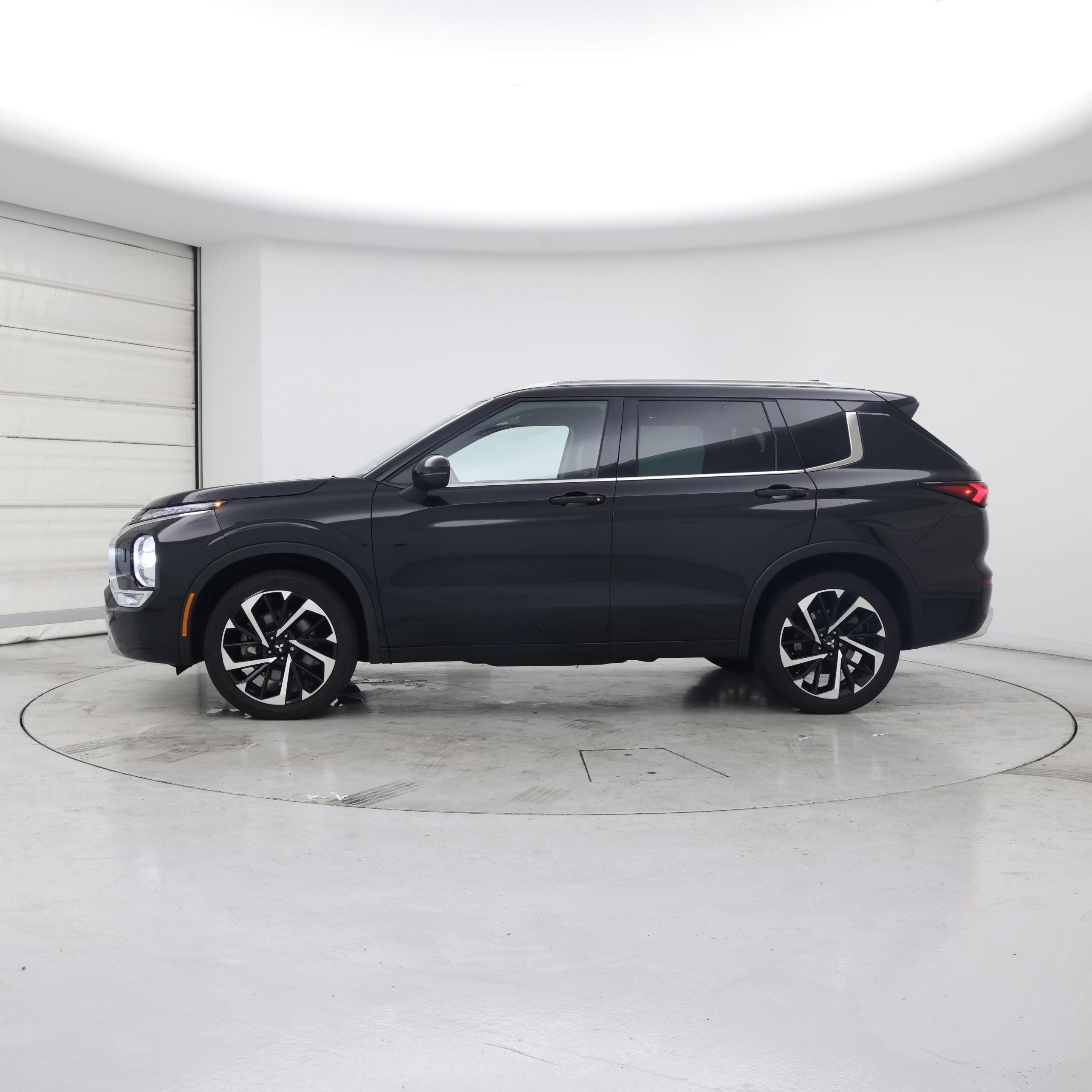 Thumbnail: 2022 Mitsubishi Outlander - 3