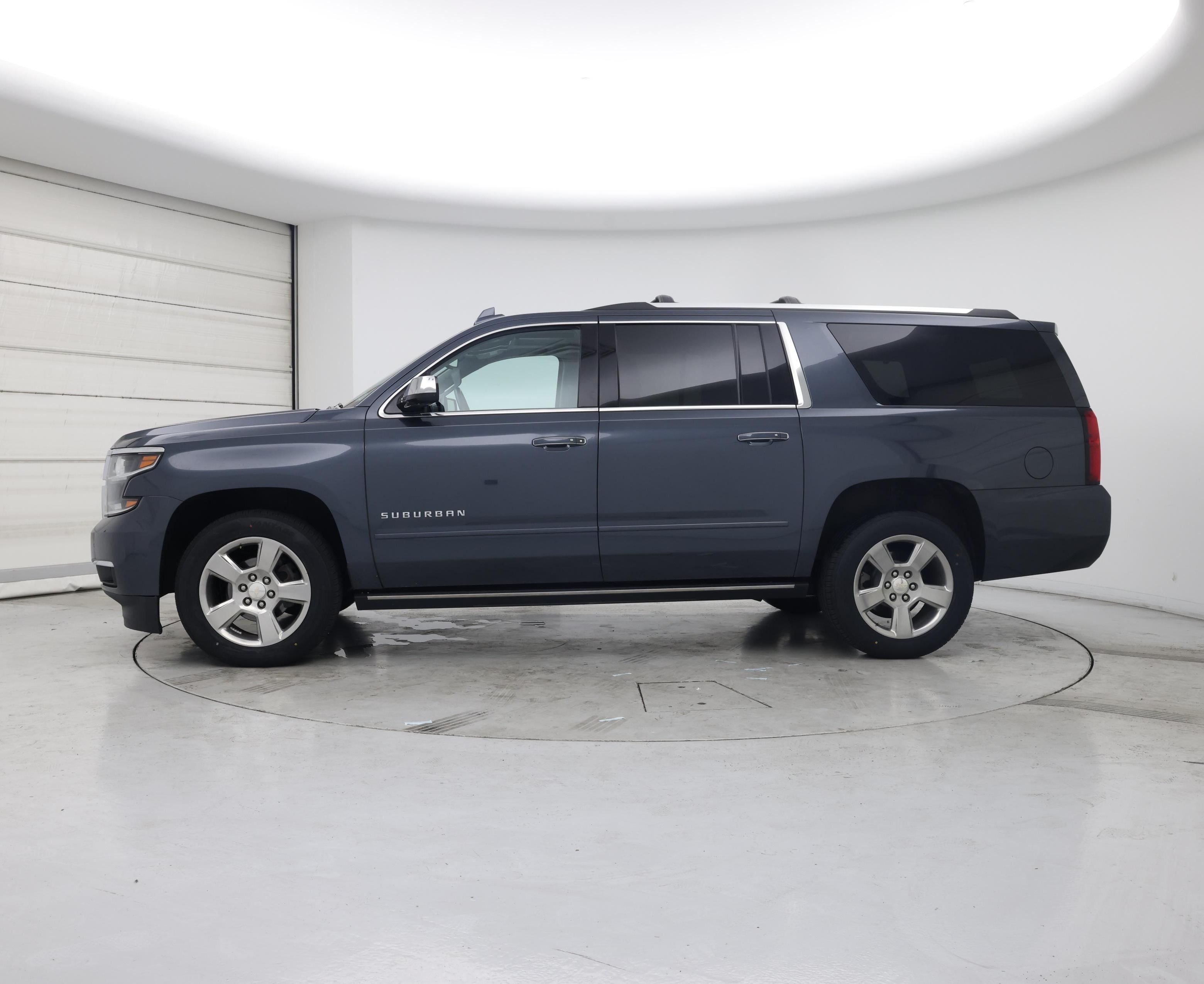 Thumbnail: 2019 Chevrolet Suburban - 3