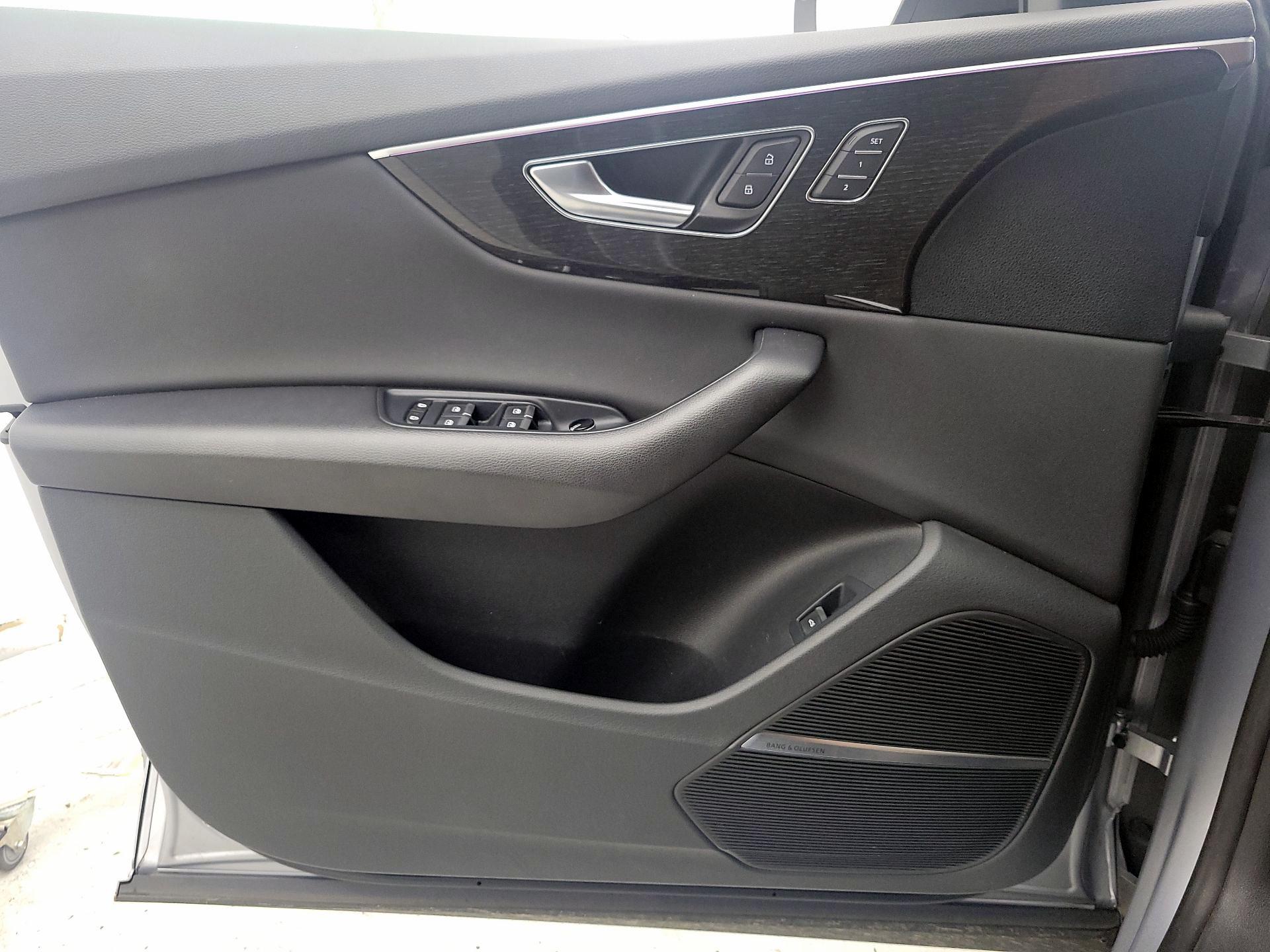 Thumbnail: 2020 Audi Q8 - 12