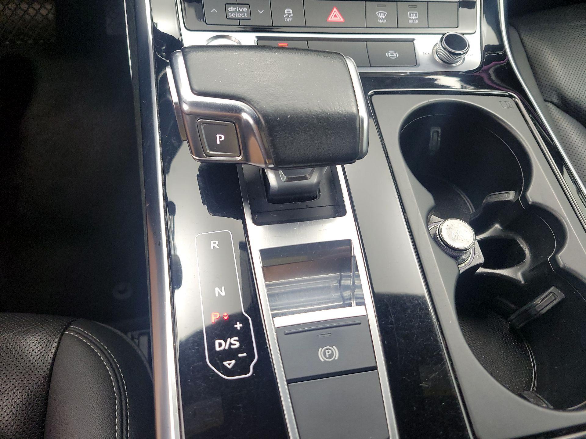 Thumbnail: 2020 Audi Q8 - 18