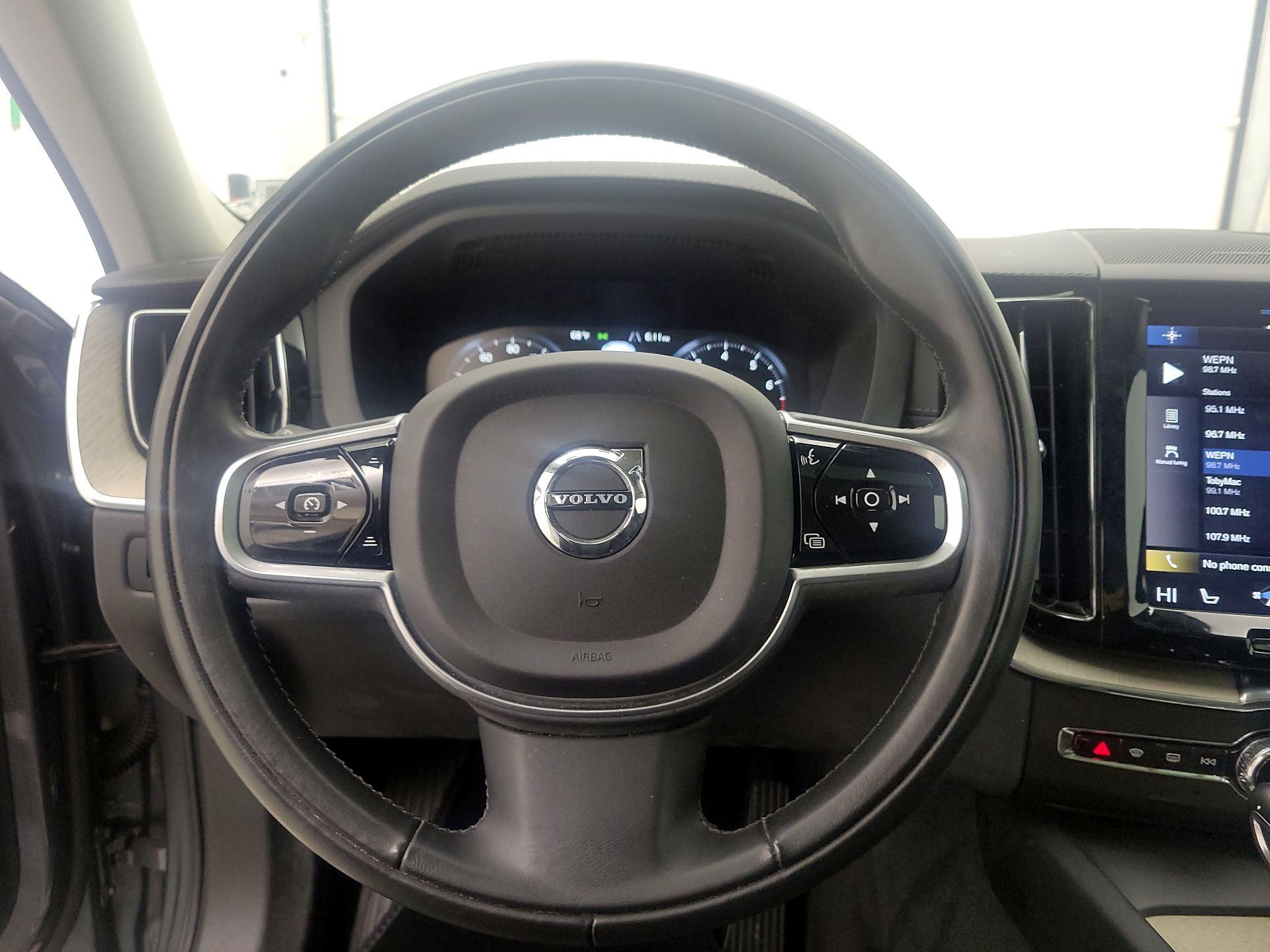 Thumbnail: 2020 Volvo XC60 - 10