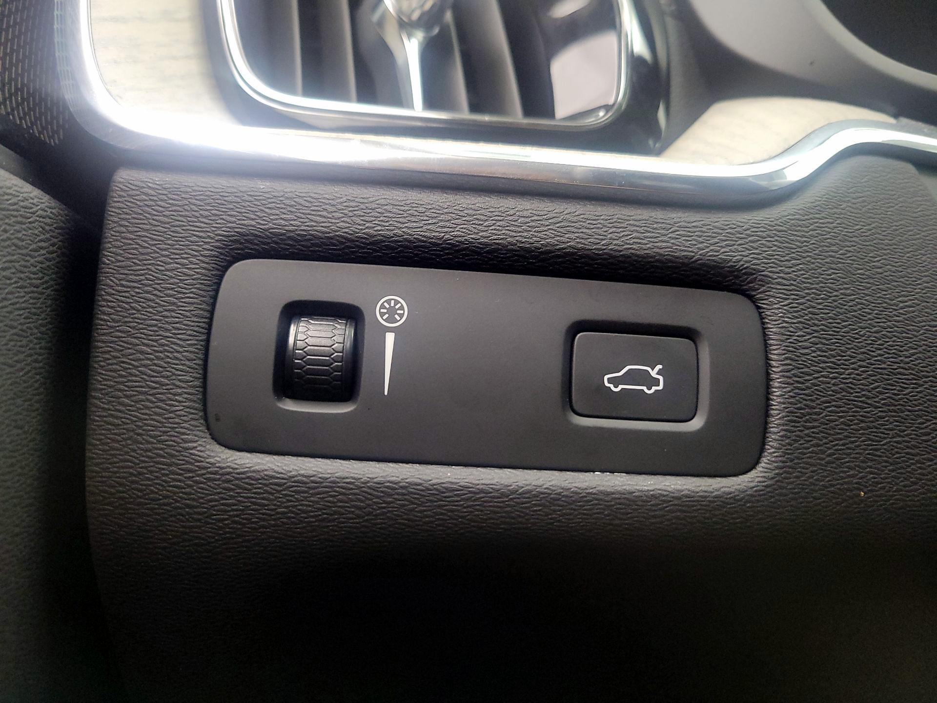 Thumbnail: 2020 Volvo XC60 - 13