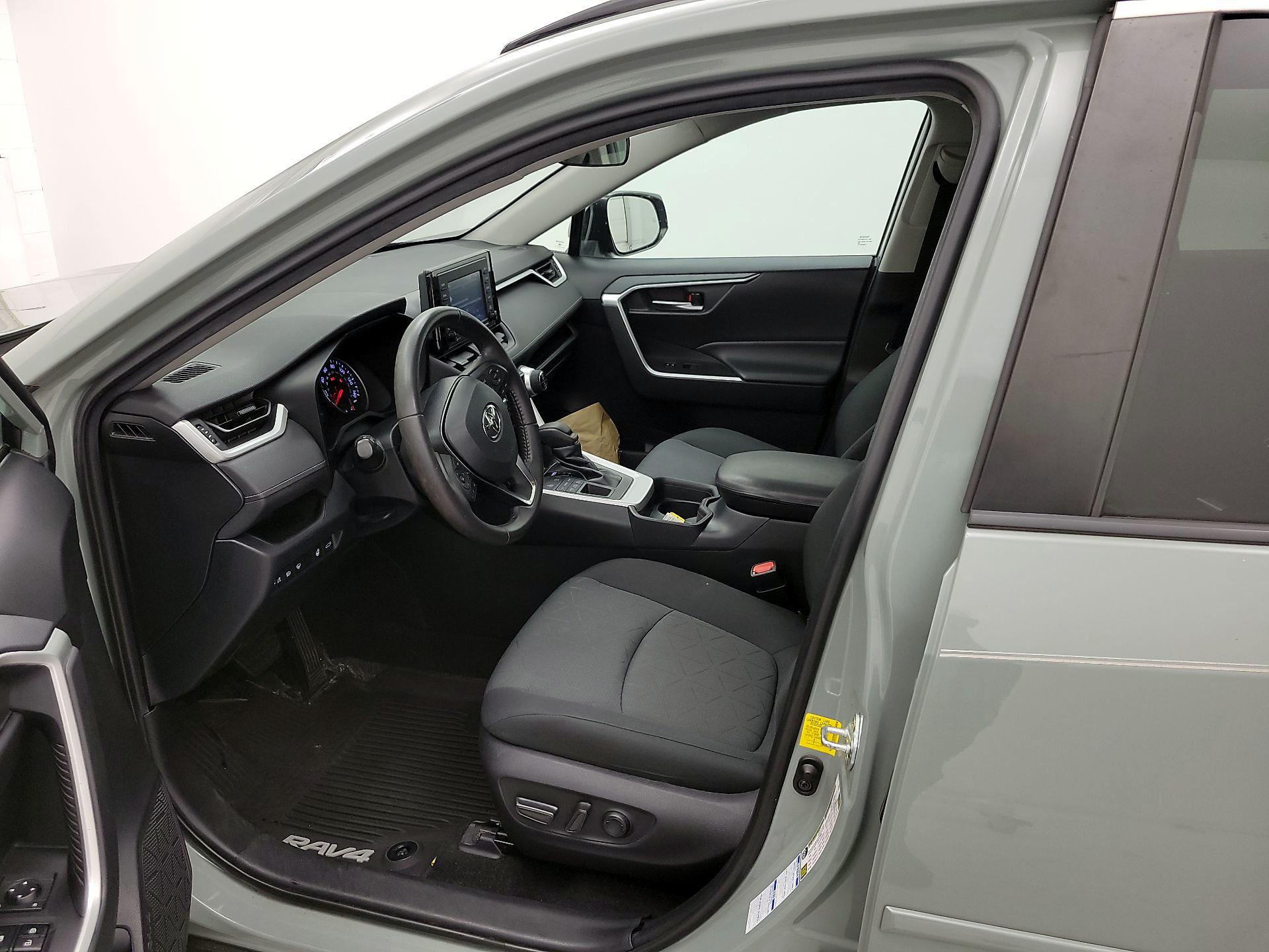 Thumbnail: 2020 Toyota RAV4 - 11