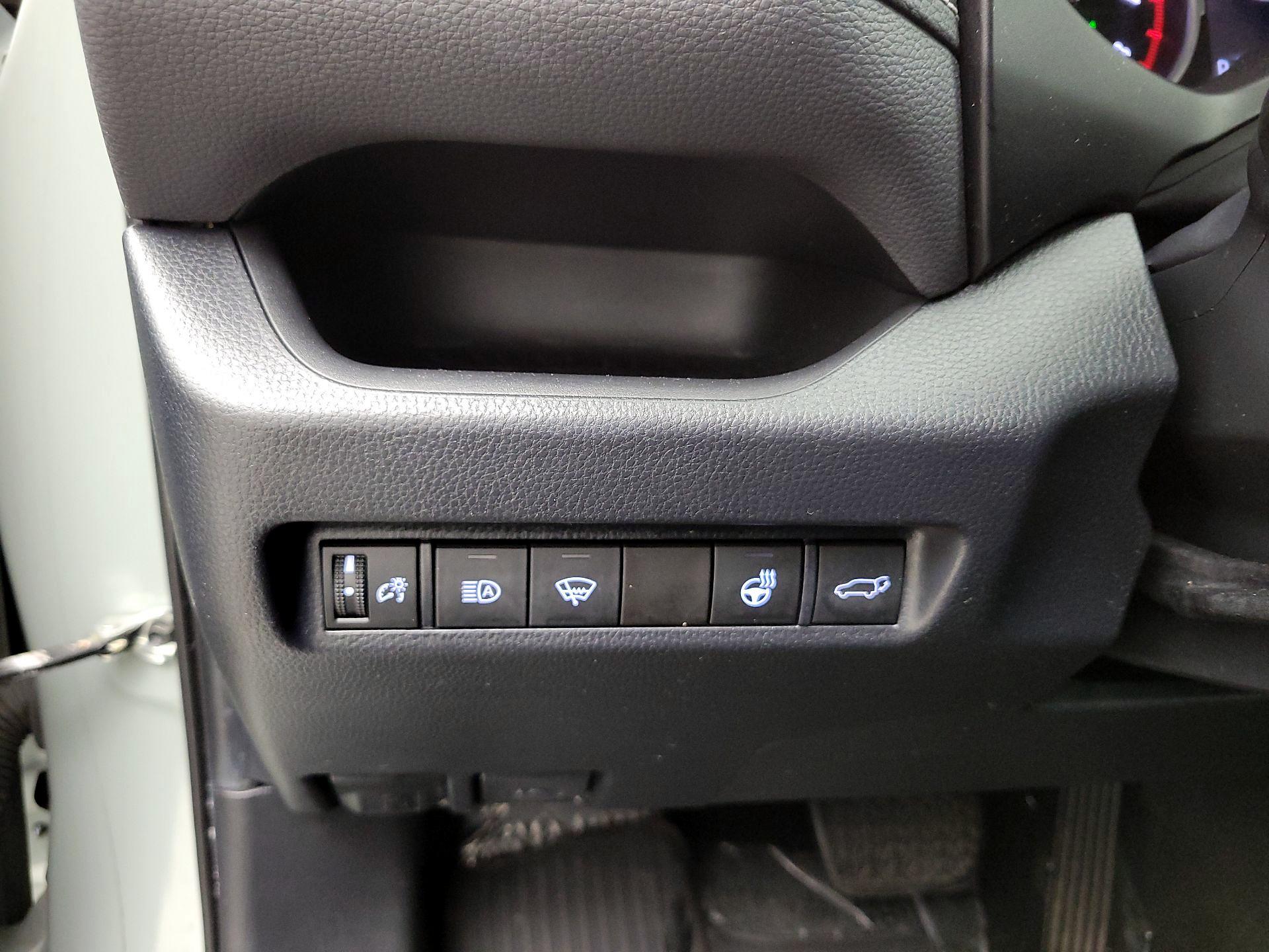 Thumbnail: 2020 Toyota RAV4 - 13