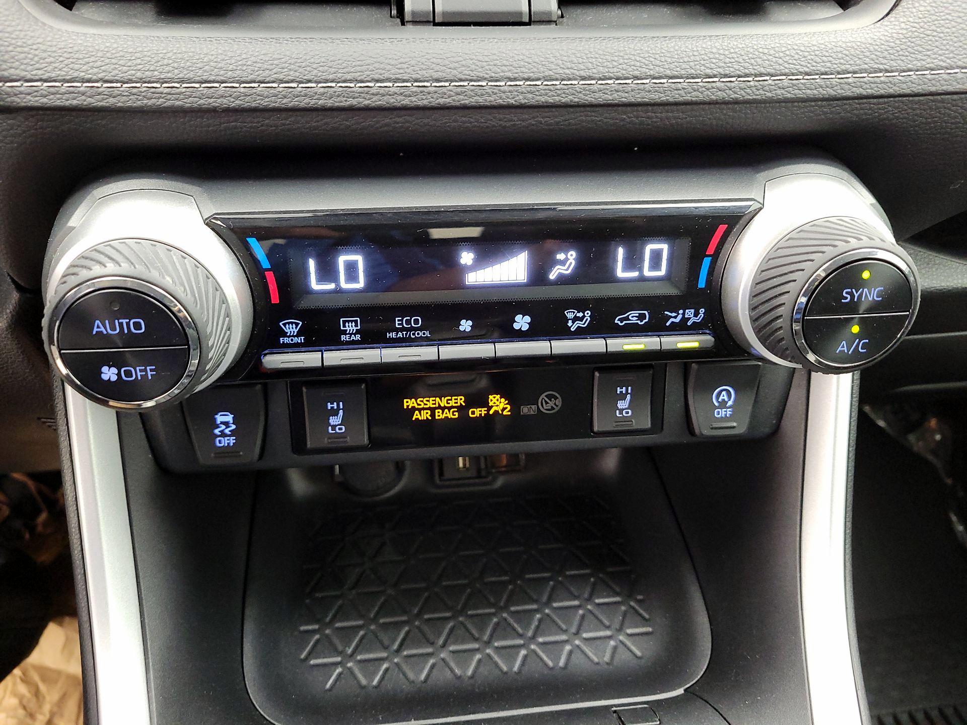 Thumbnail: 2020 Toyota RAV4 - 17