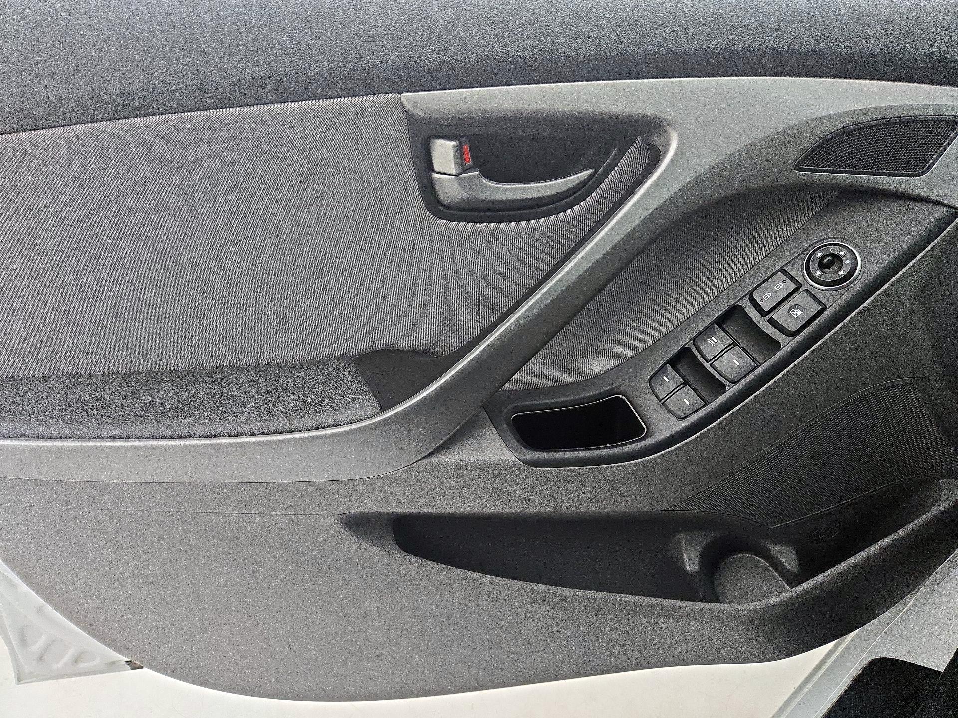 Thumbnail: 2016 Hyundai Elantra - 12
