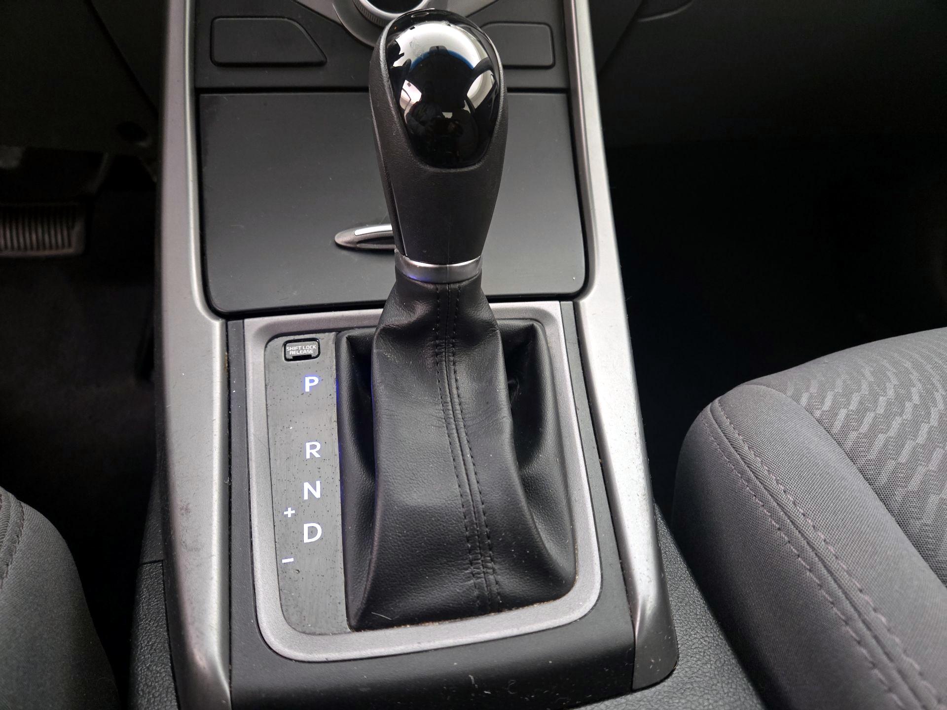 Thumbnail: 2016 Hyundai Elantra - 16
