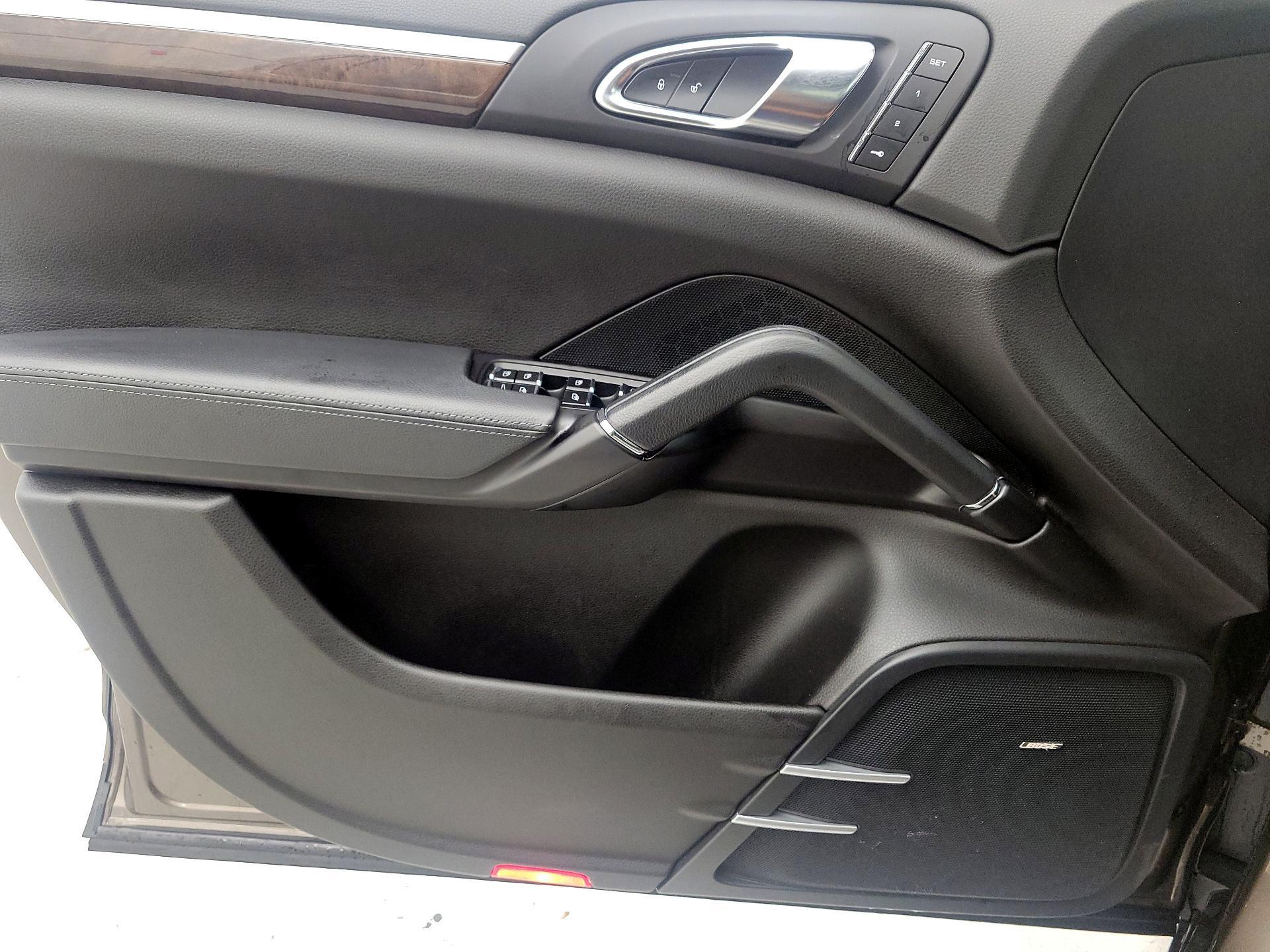 Thumbnail: 2016 Porsche Cayenne - 12