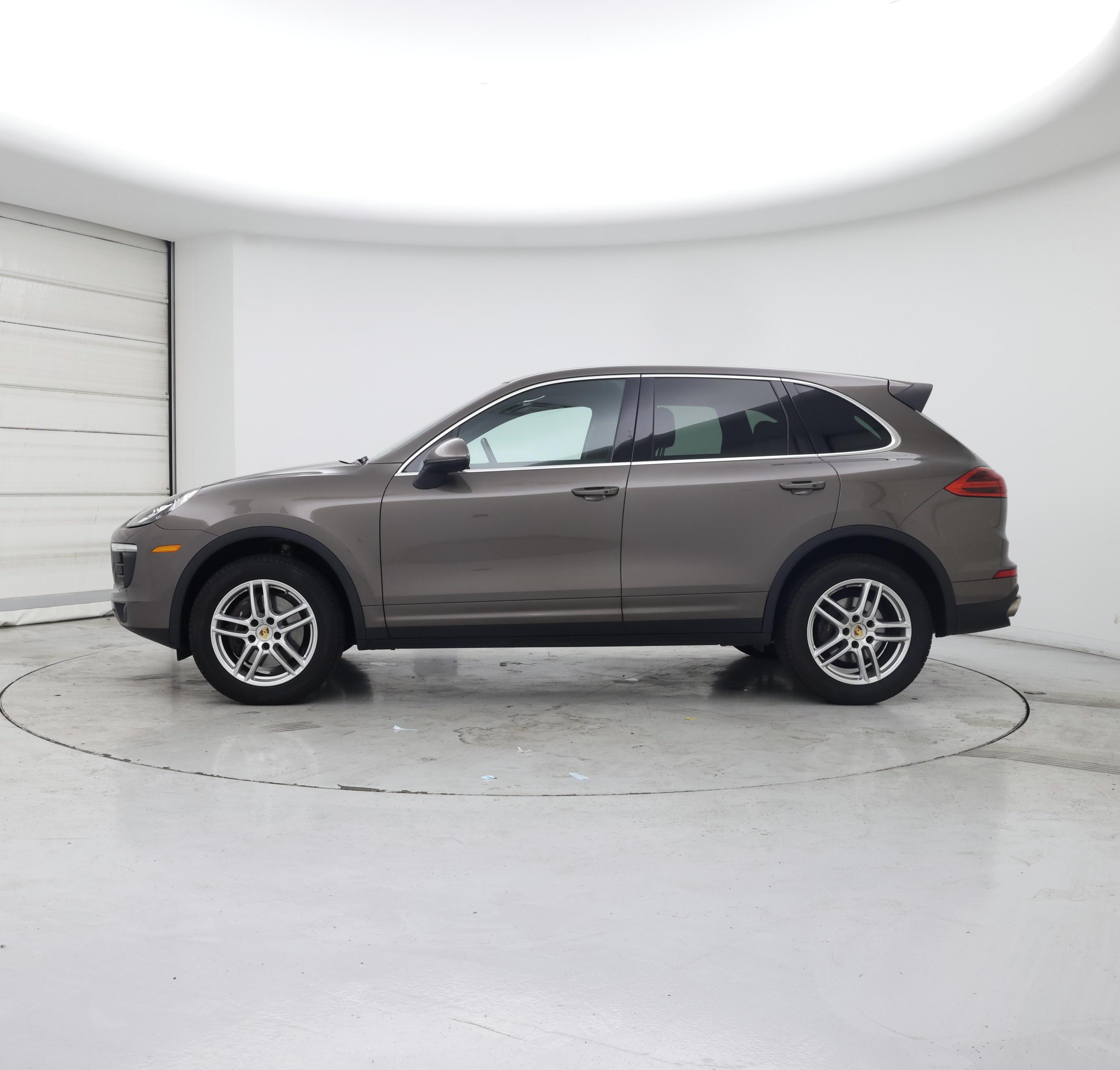 Thumbnail: 2016 Porsche Cayenne - 3