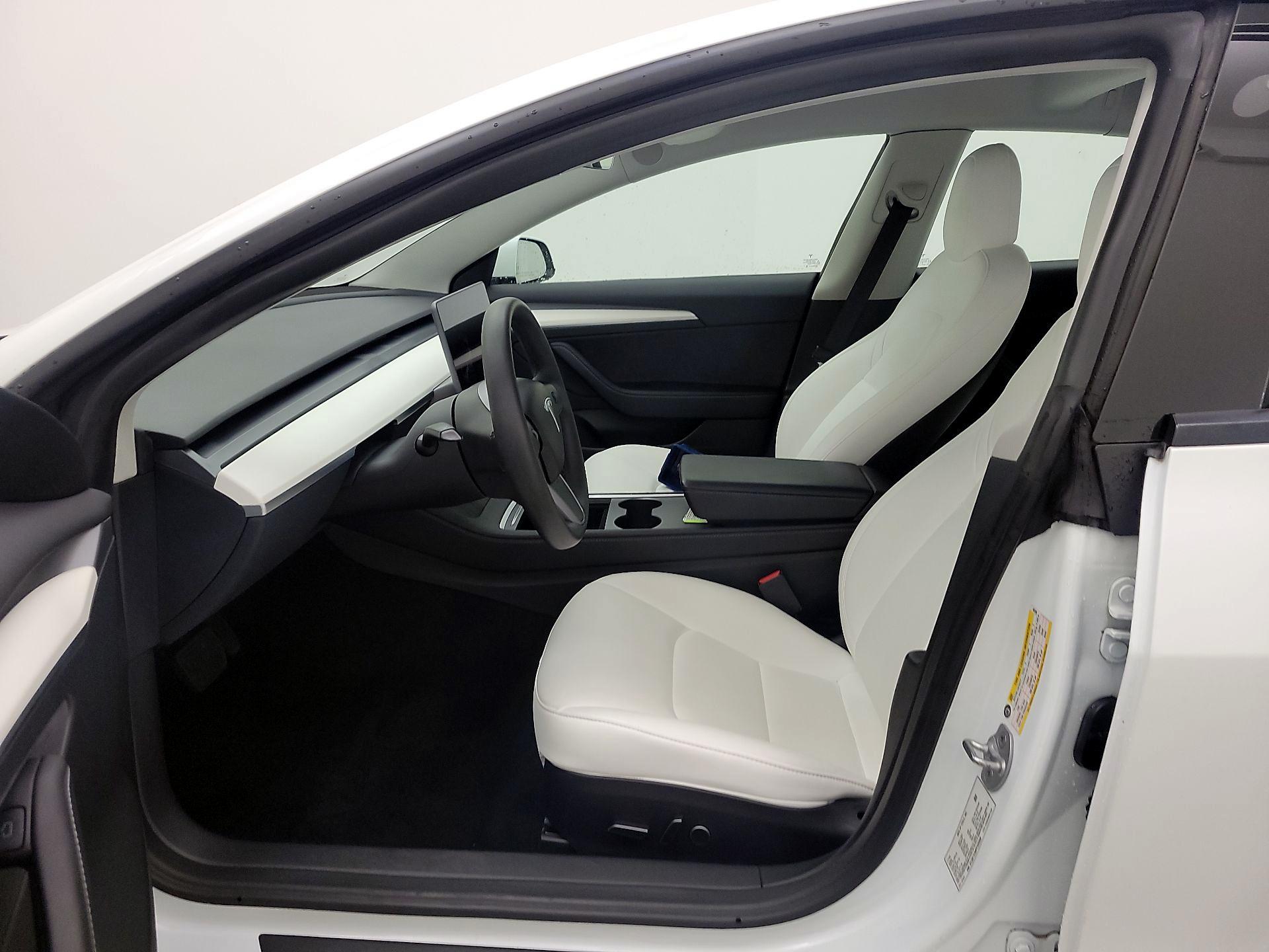 Thumbnail: 2023 Tesla Model 3 - 11