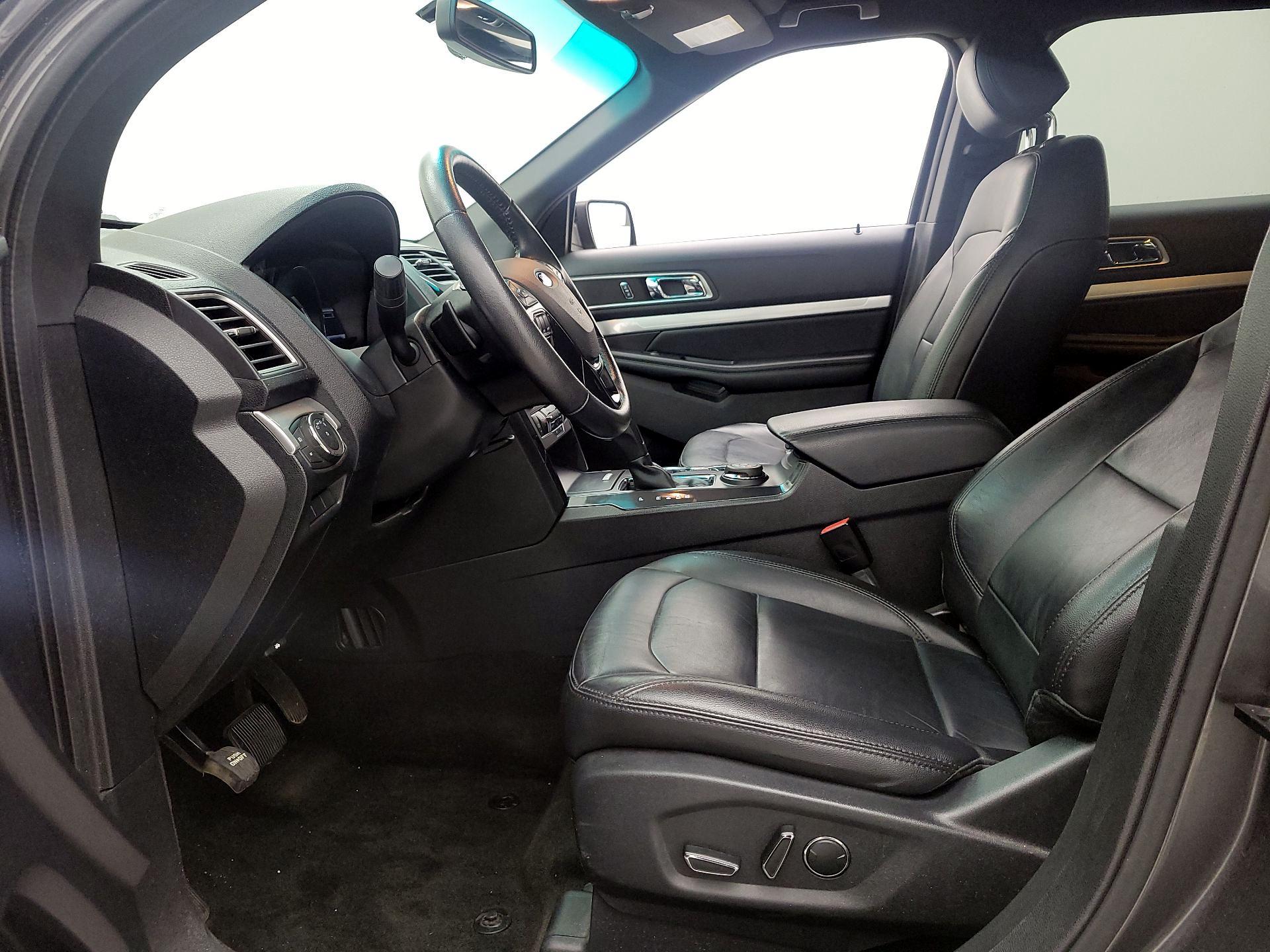 Thumbnail: 2016 Ford Explorer - 11