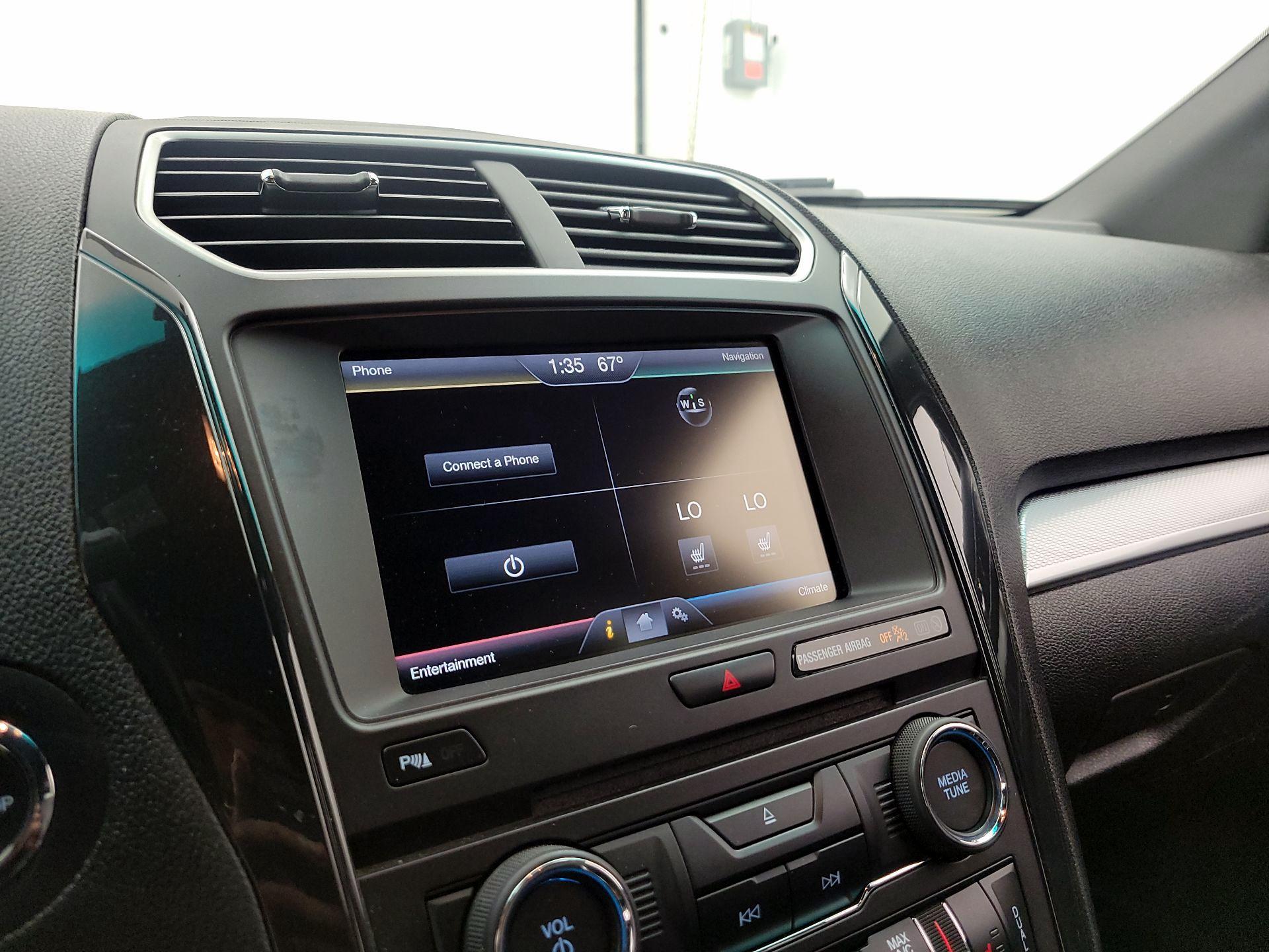 Thumbnail: 2016 Ford Explorer - 14