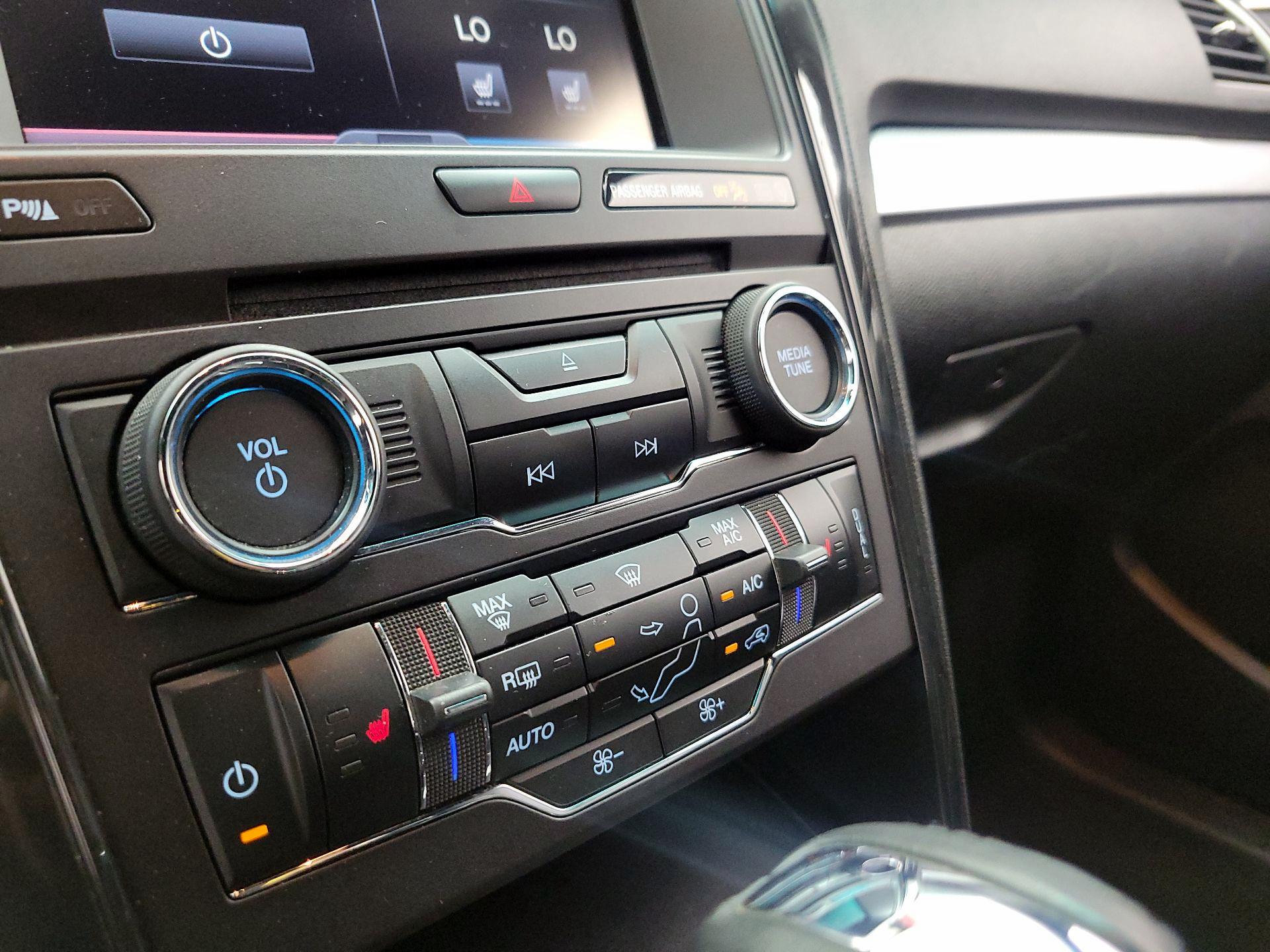 Thumbnail: 2016 Ford Explorer - 15
