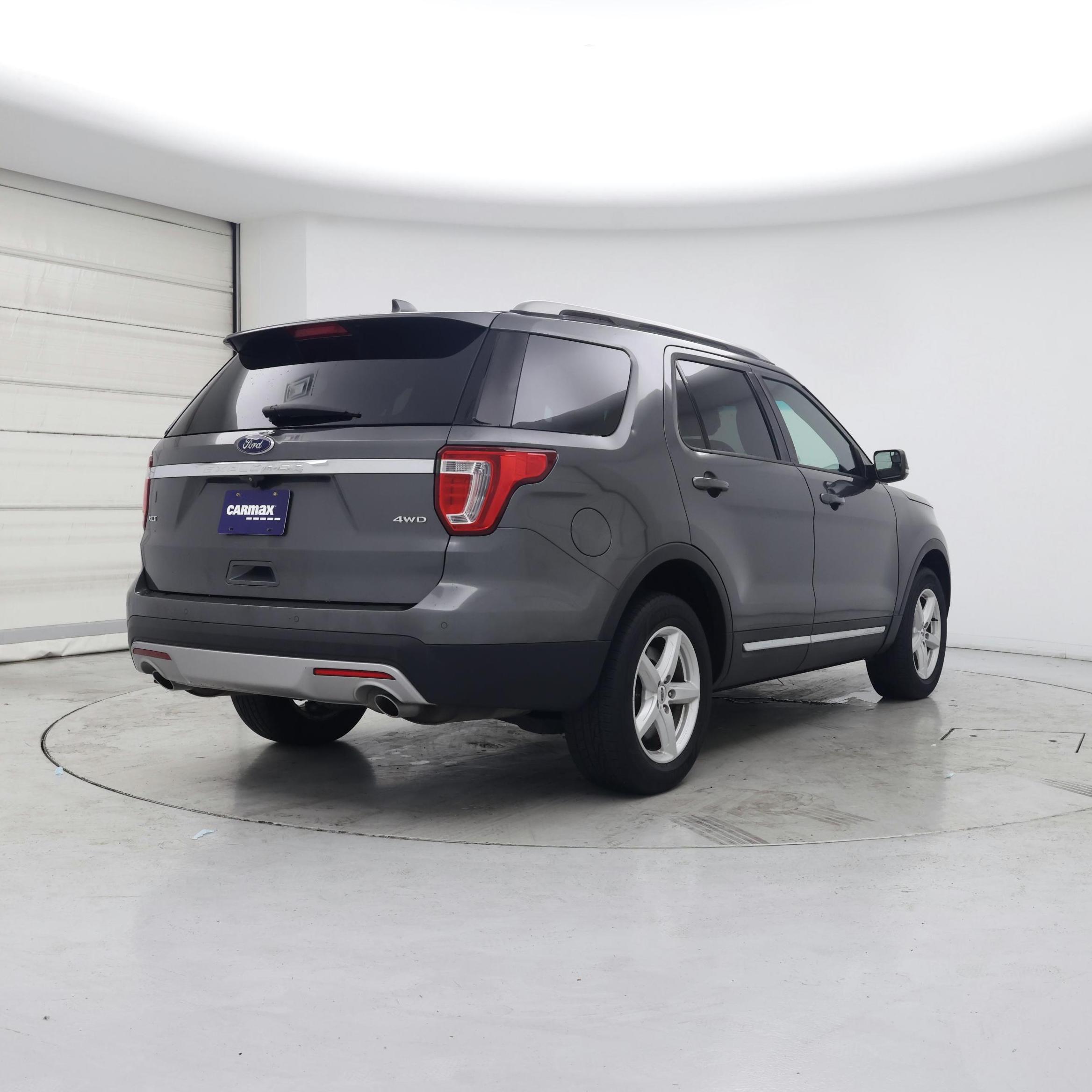 Thumbnail: 2016 Ford Explorer - 8