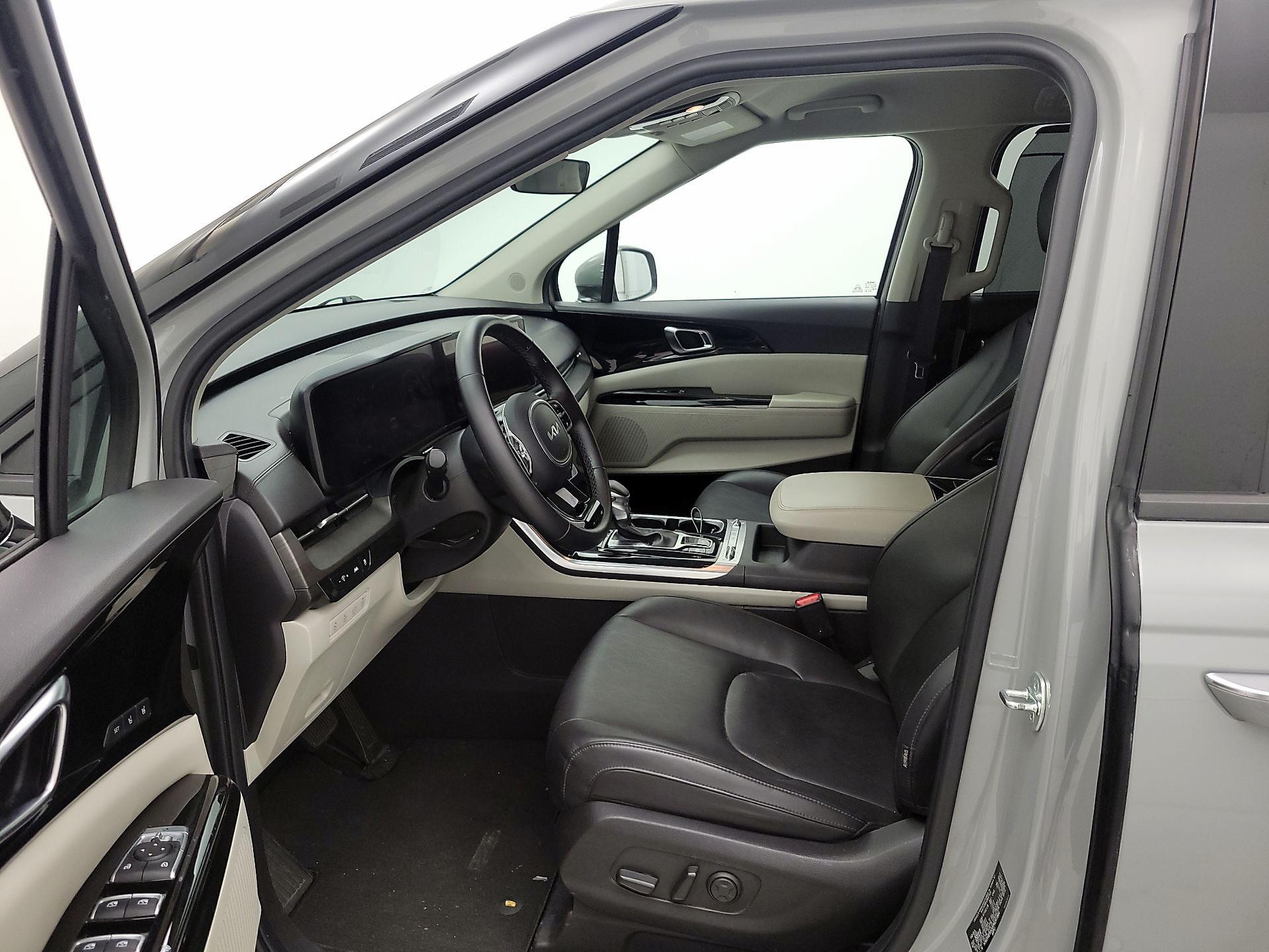 Thumbnail: 2023 Kia Carnival - 11