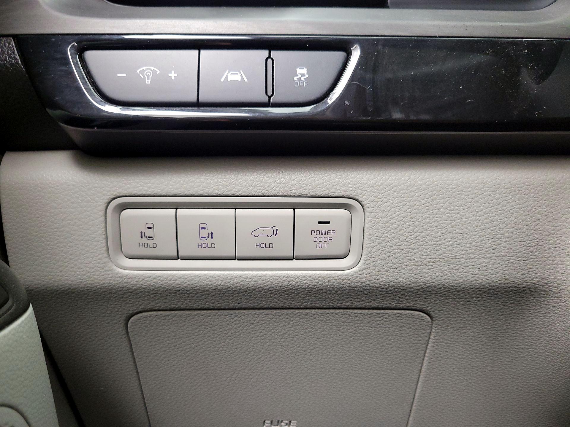 Thumbnail: 2023 Kia Carnival - 13