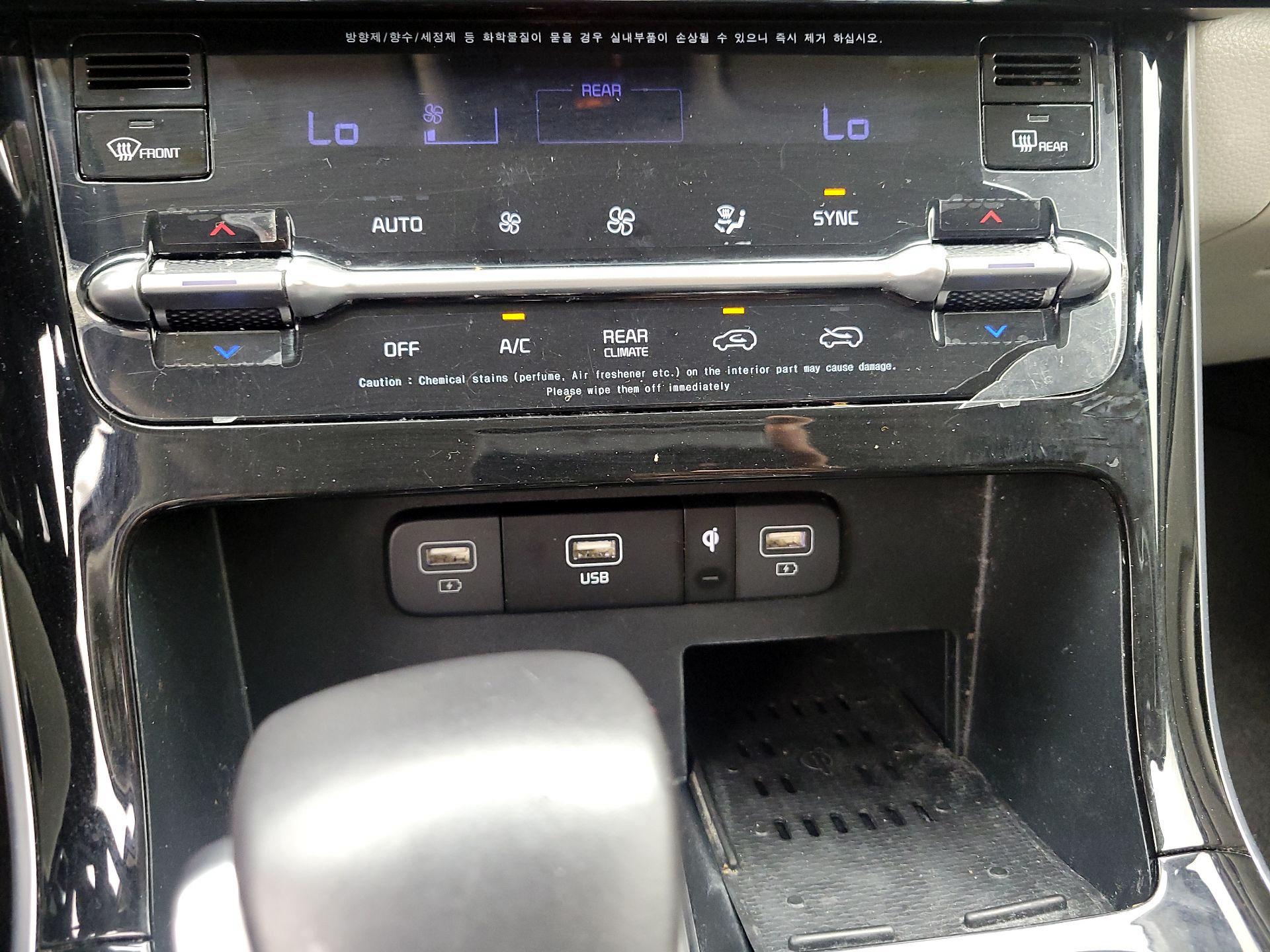 Thumbnail: 2023 Kia Carnival - 17