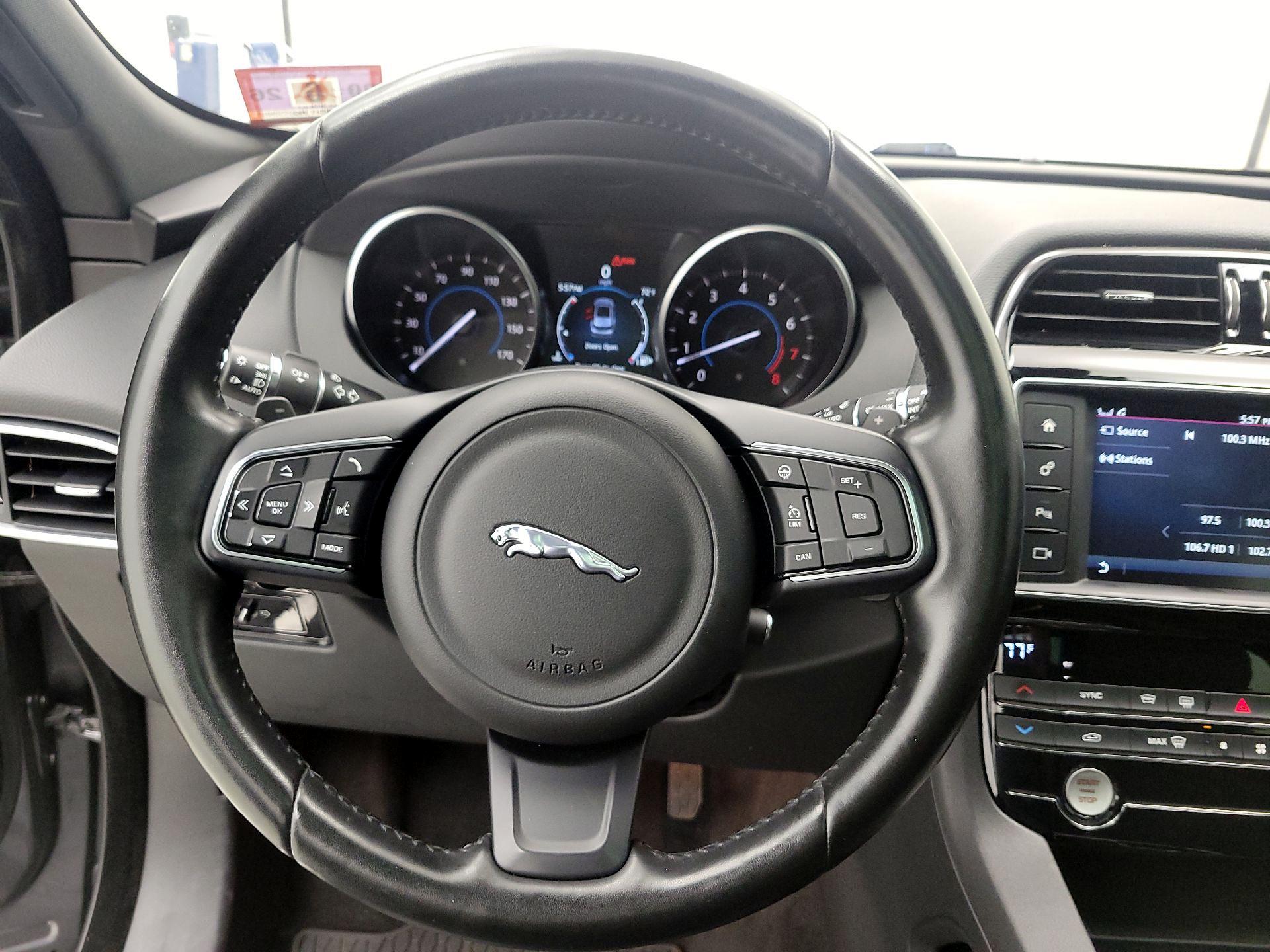 Thumbnail: 2017 Jaguar F-Pace - 10