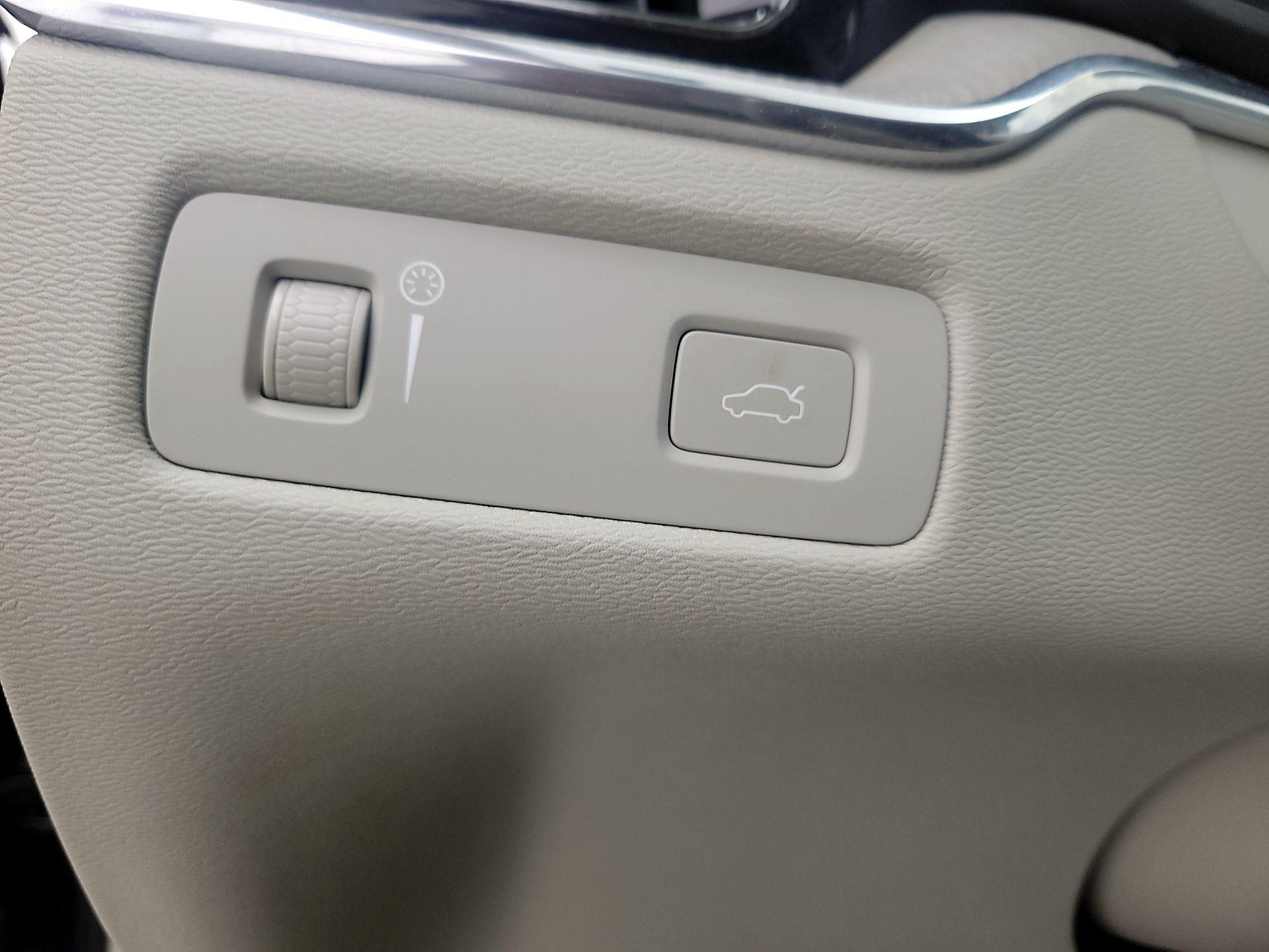 Thumbnail: 2019 Volvo XC60 - 13
