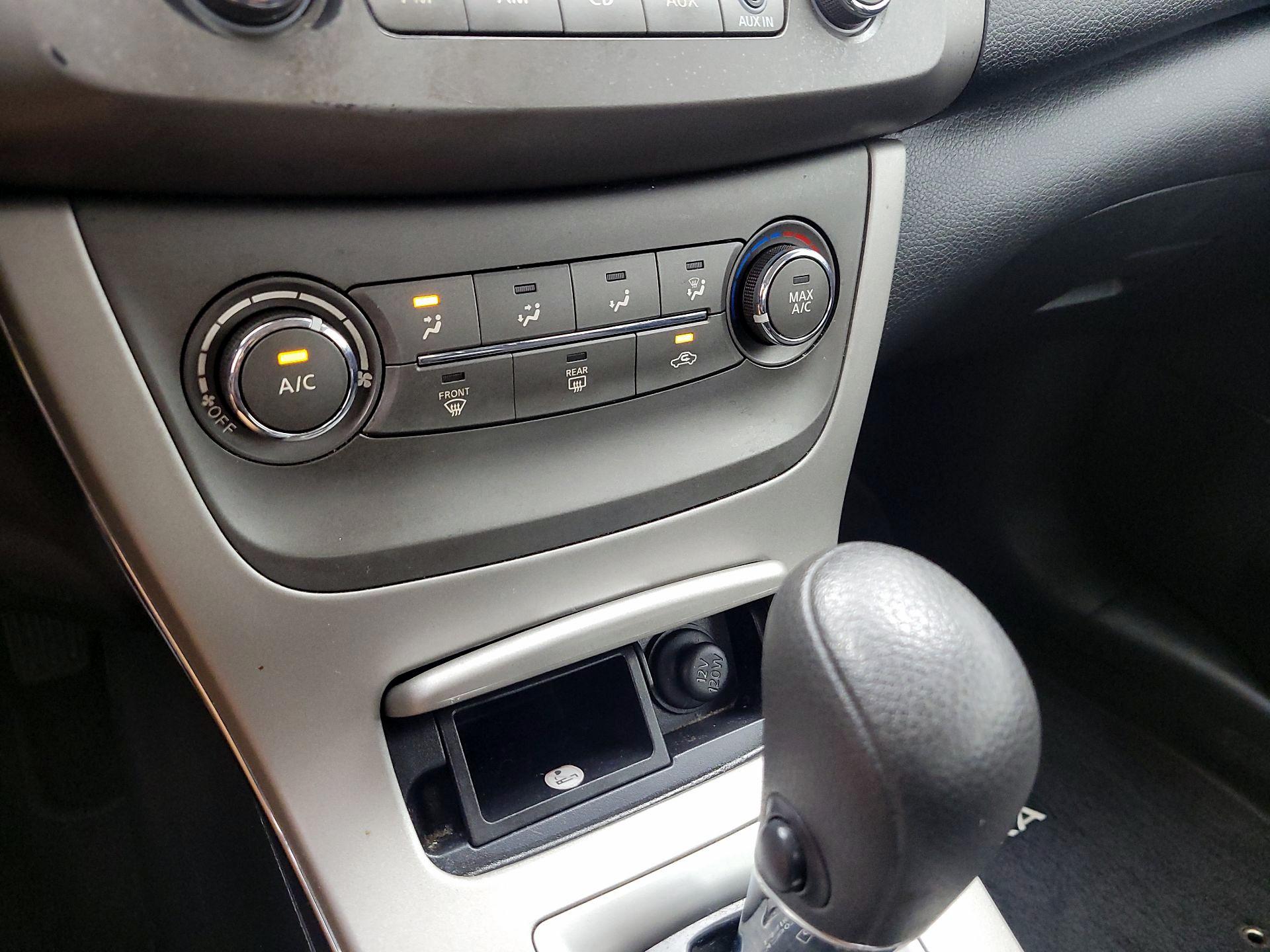 Thumbnail: 2014 Nissan Sentra - 15