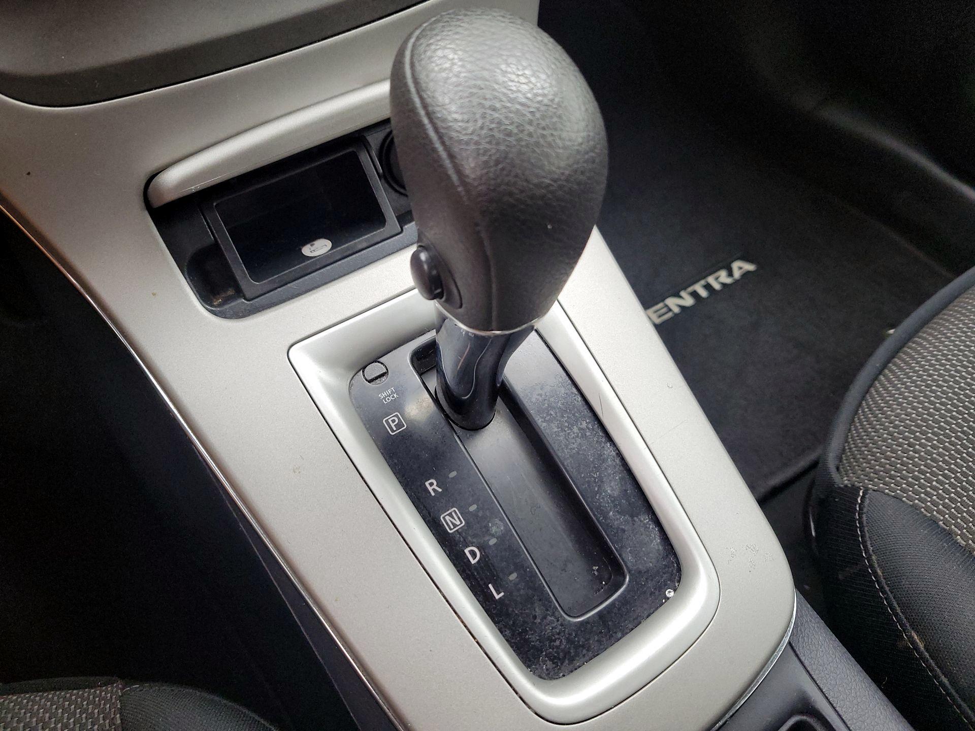 Thumbnail: 2014 Nissan Sentra - 16