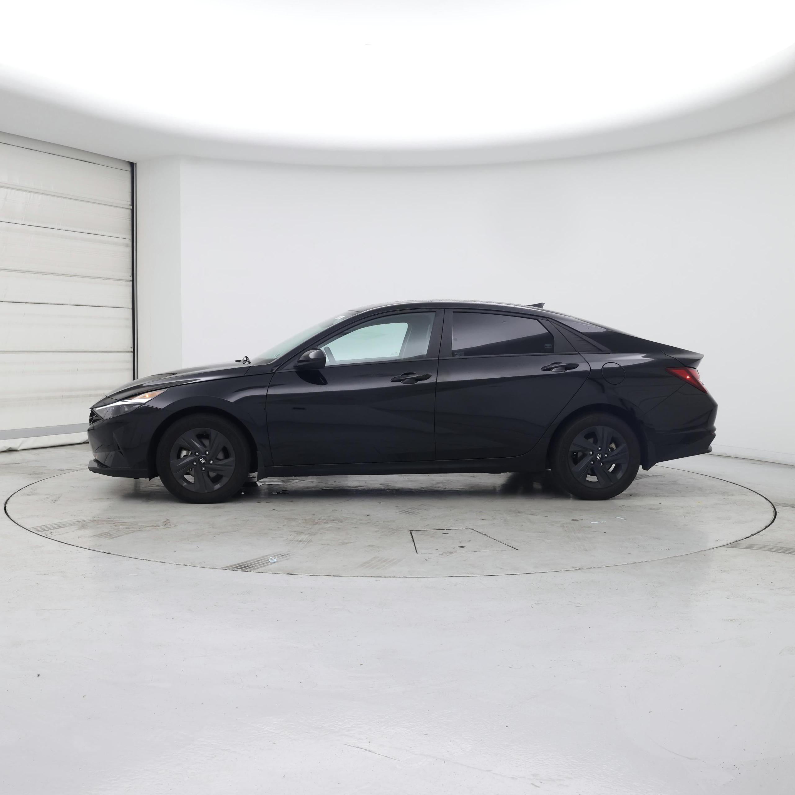 Thumbnail: 2023 Hyundai Elantra - 3