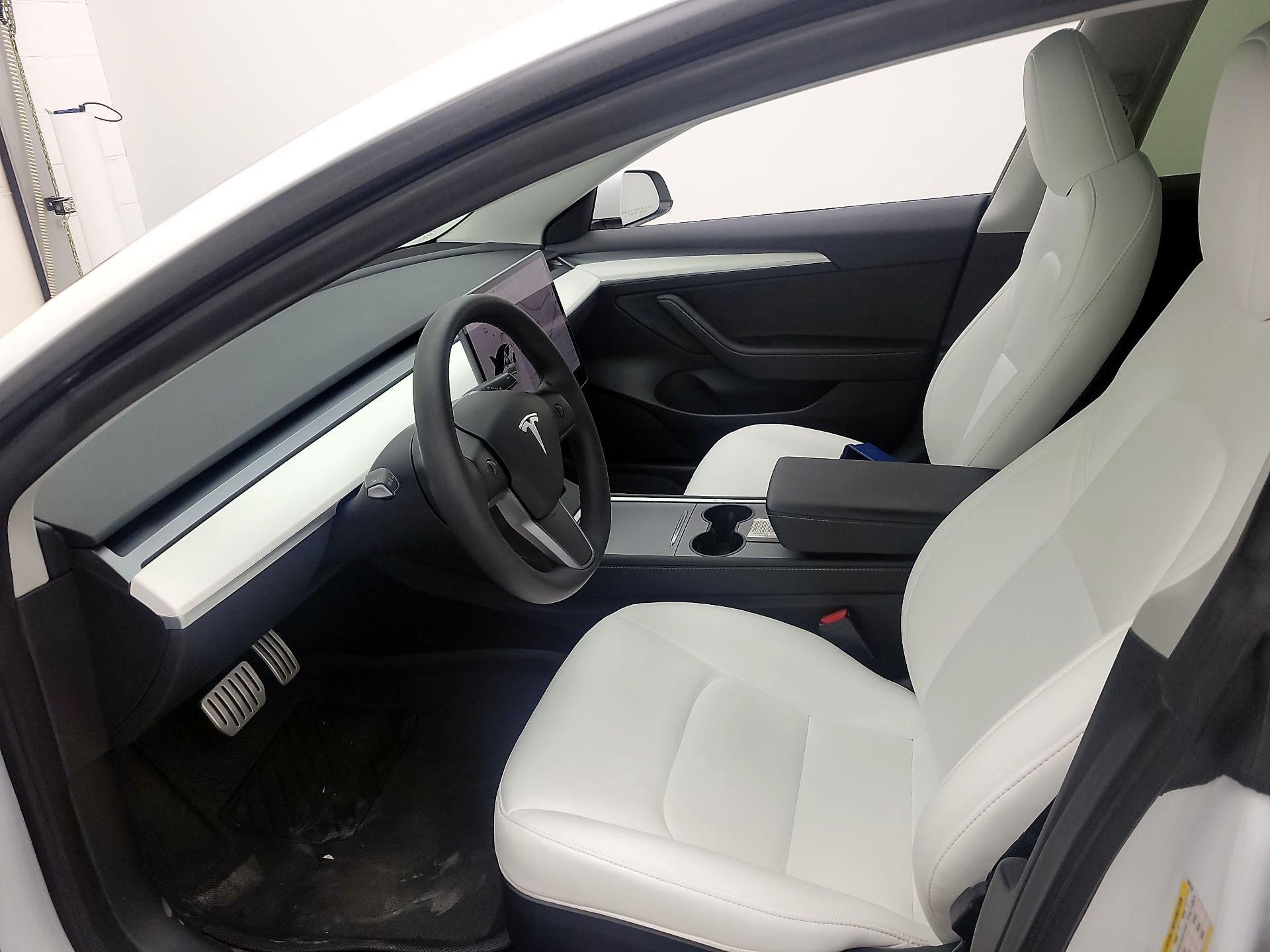 Thumbnail: 2023 Tesla Model 3 - 11