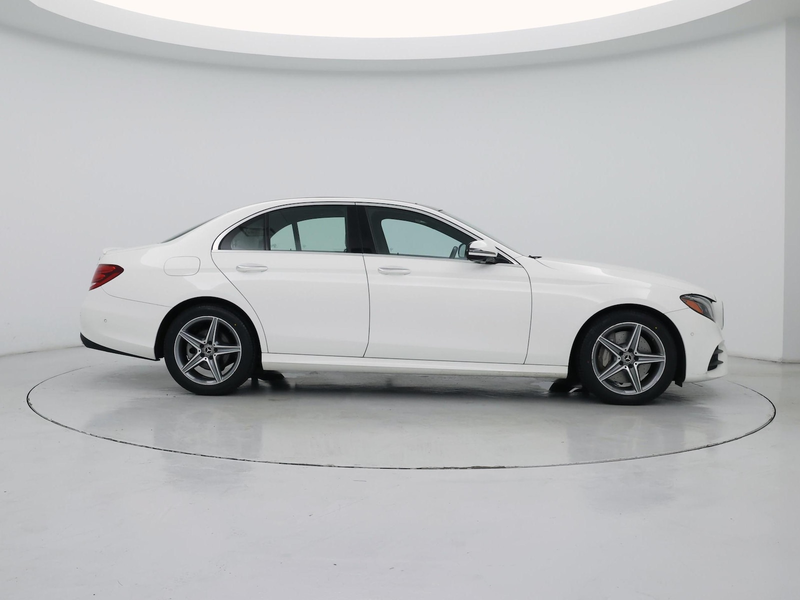 2019 Mercedes-Benz E-Class E300 - Photo 8
