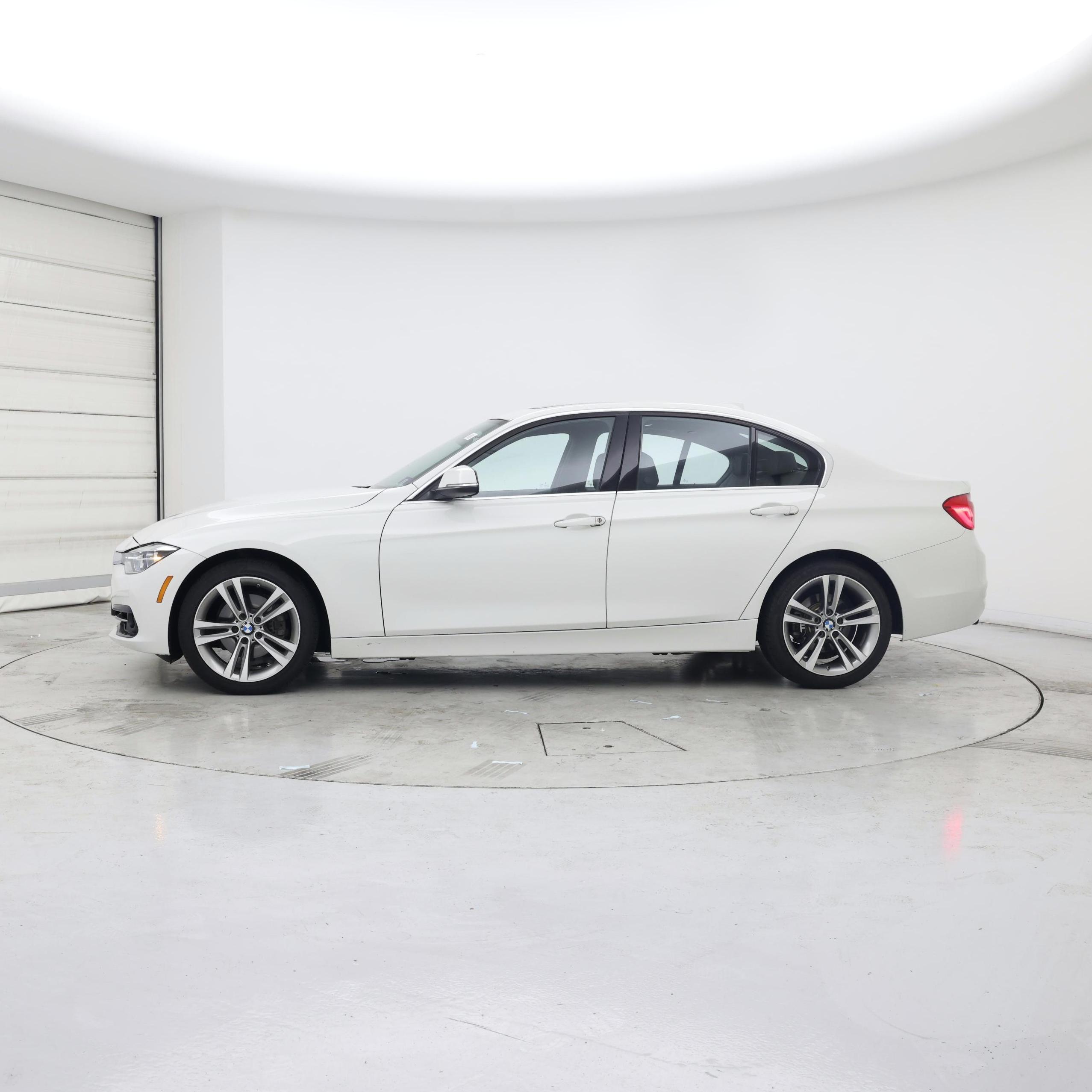 Thumbnail: 2018 BMW 3 Series - 3