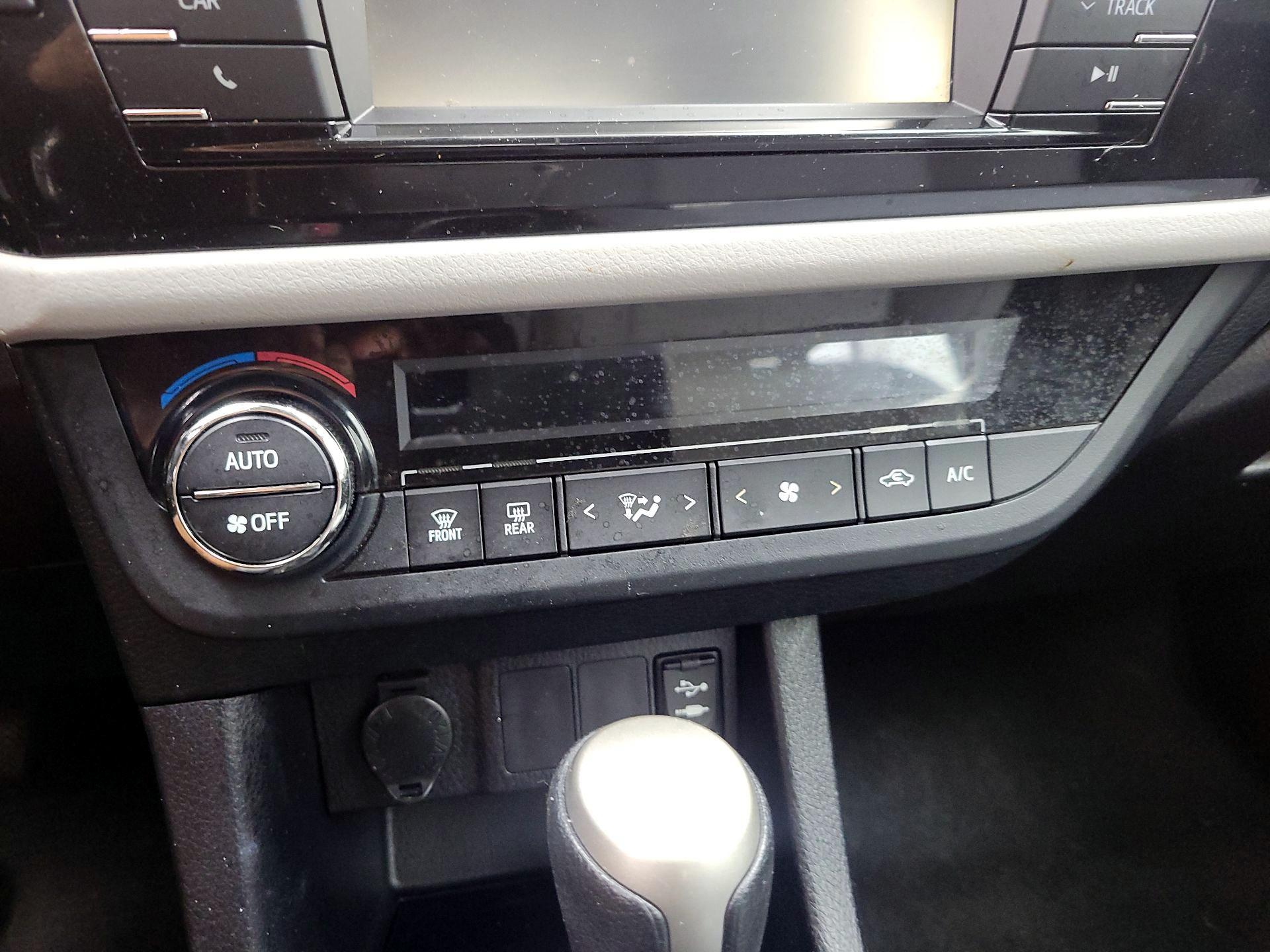 Thumbnail: 2016 Toyota Corolla - 16