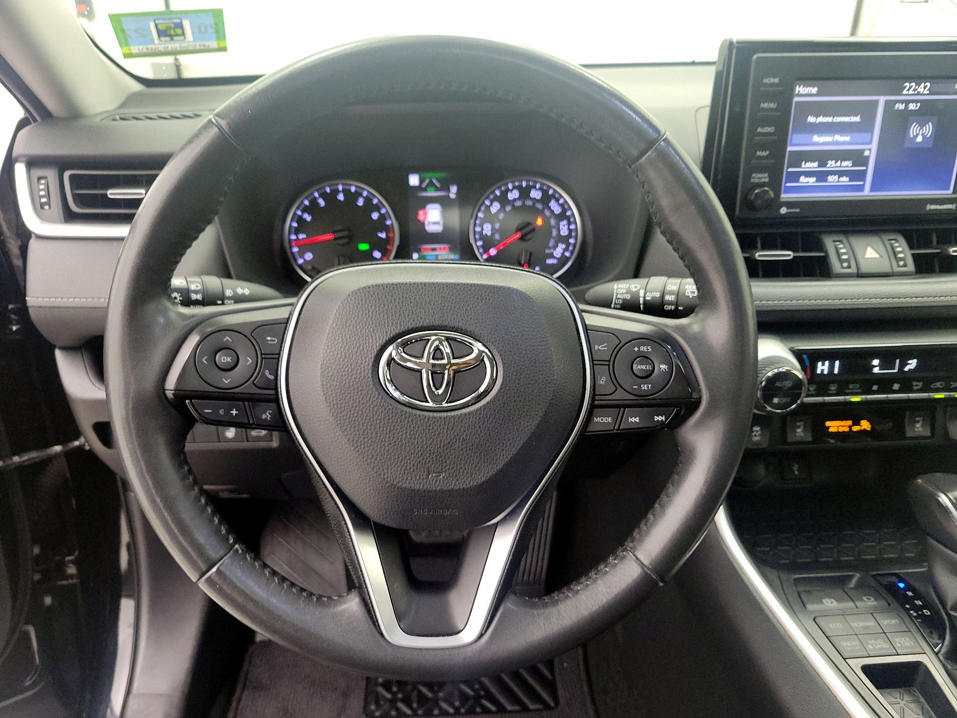 Thumbnail: 2020 Toyota RAV4 - 10