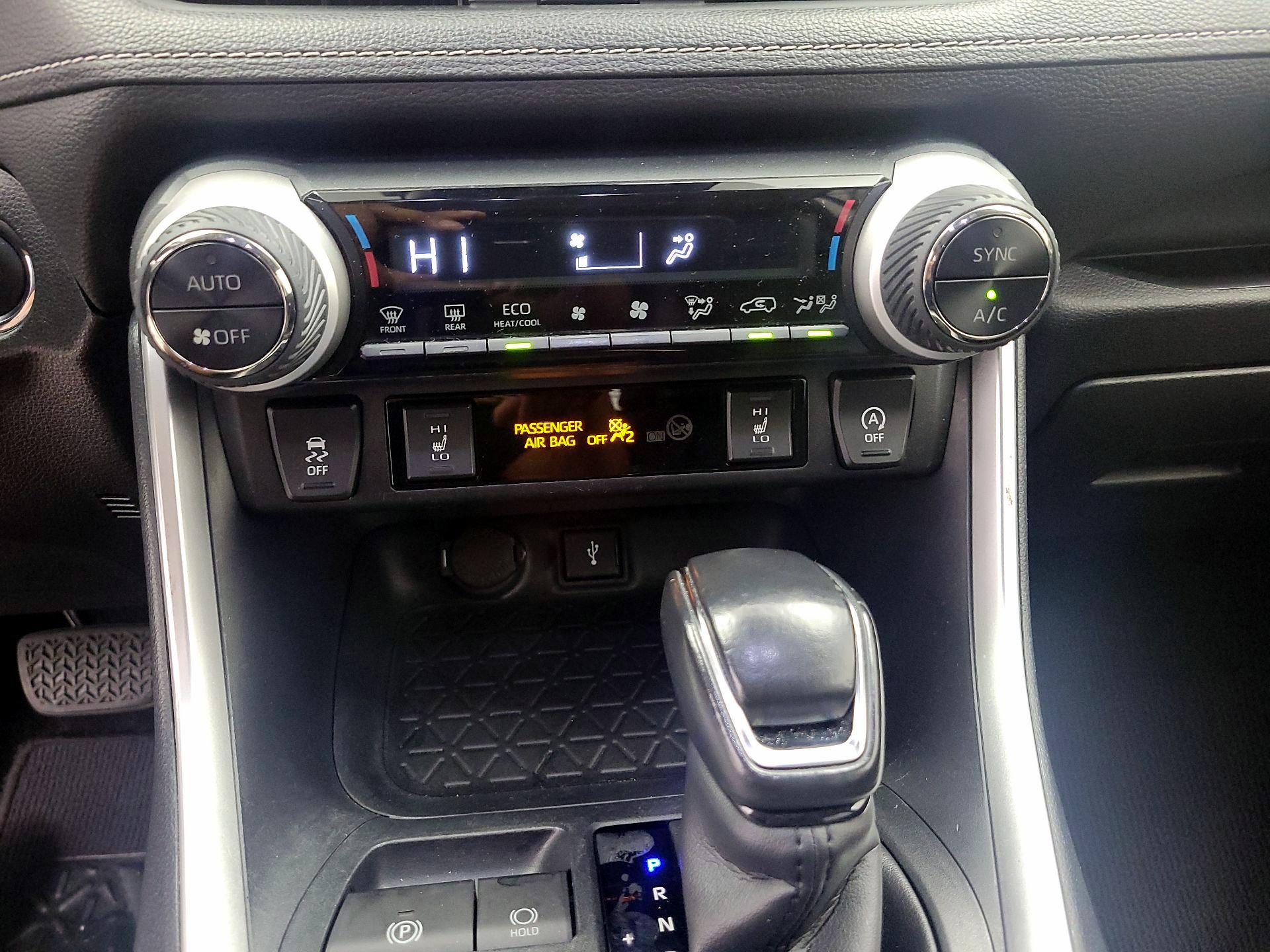 Thumbnail: 2020 Toyota RAV4 - 16