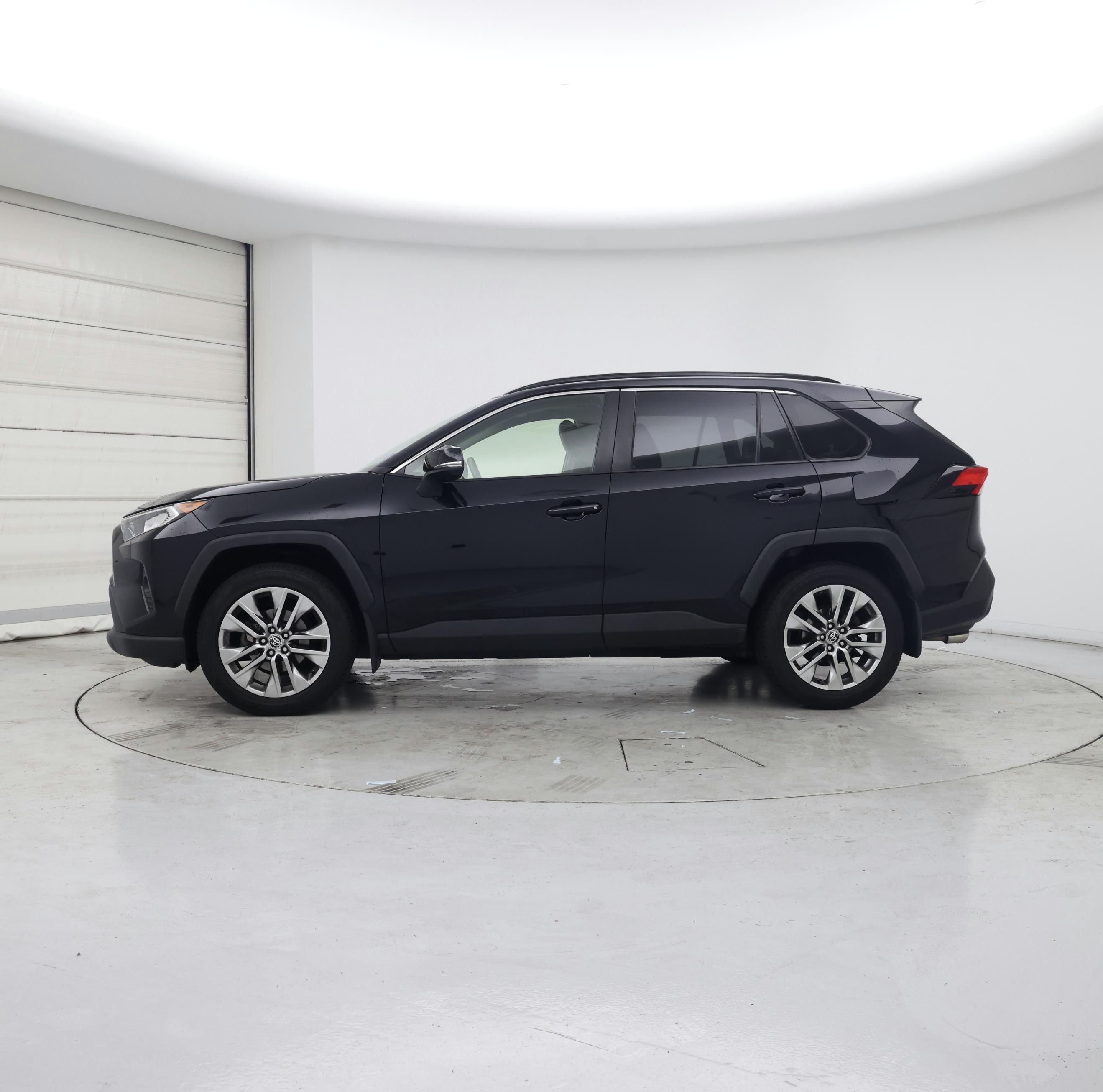 Thumbnail: 2020 Toyota RAV4 - 3