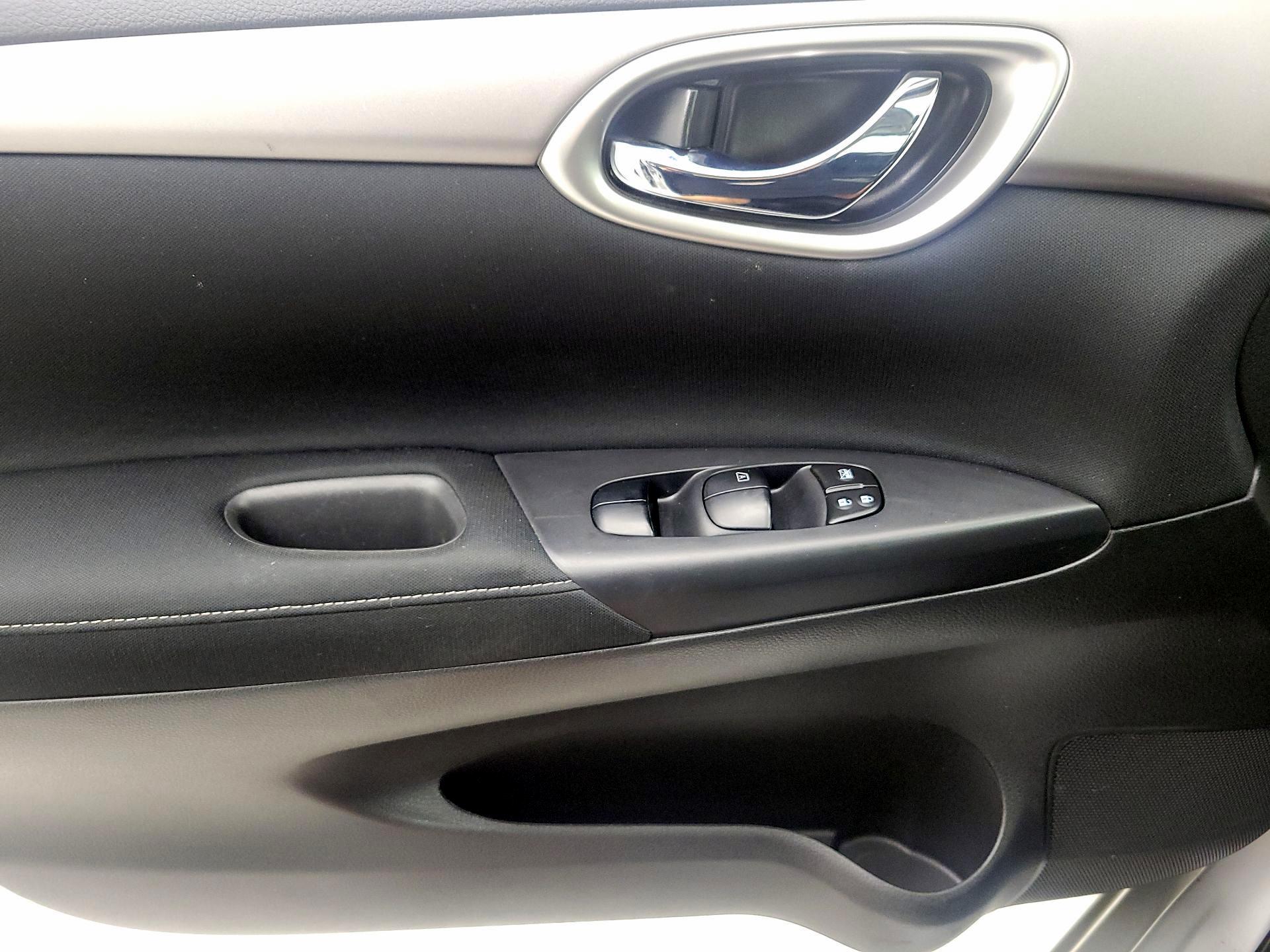Thumbnail: 2015 Nissan Sentra - 12