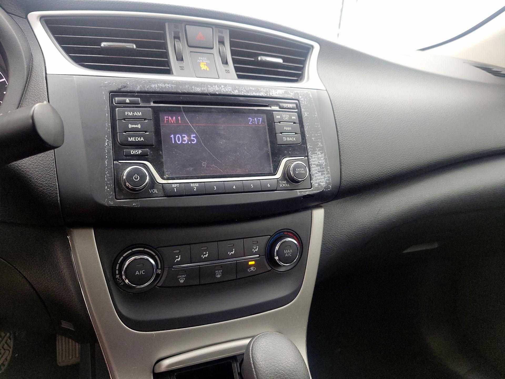 Thumbnail: 2015 Nissan Sentra - 15