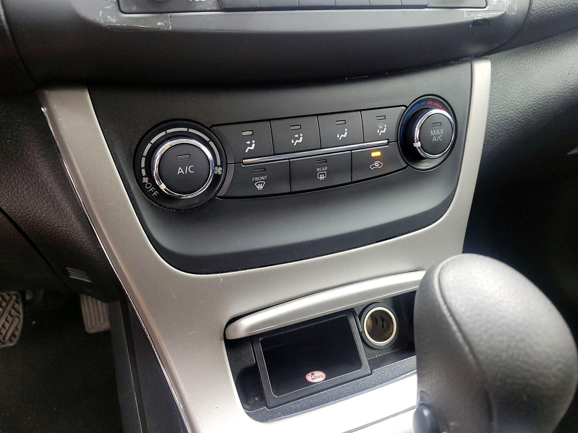 Thumbnail: 2015 Nissan Sentra - 17
